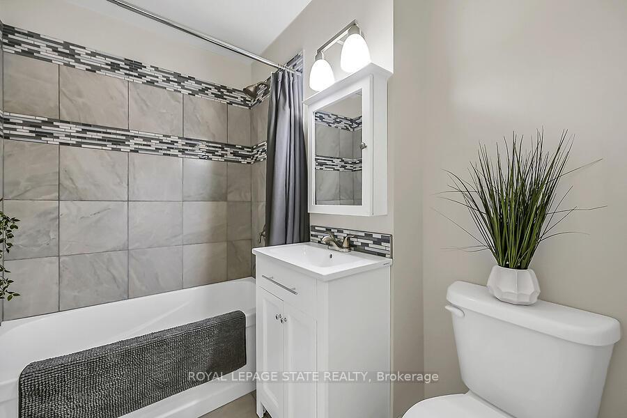 Photo 18 of Unit 204, 6 Niagara Street, Grimsby, Grimsby West — HOMEH