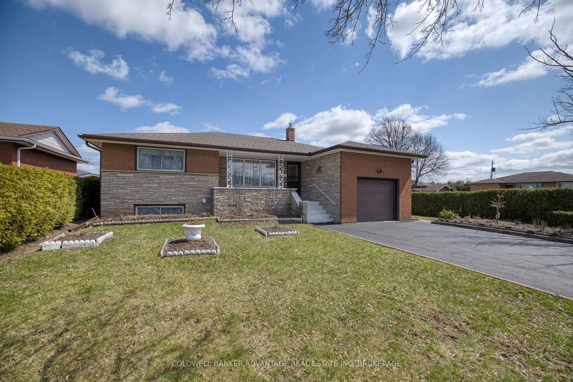 Photo 2 of 108 St. Andrews Avenue, Welland, Lincoln/Crowland — HOMEH