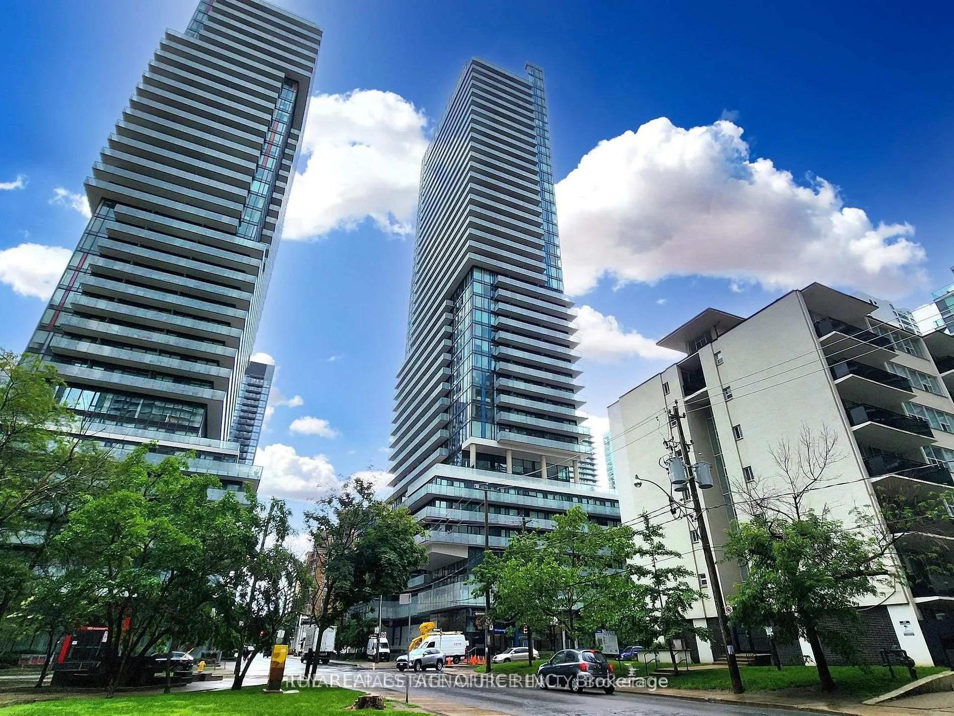 Photo 1 of Unit 2113, 161 Roehampton Avenue W, Toronto, Mount Pleasant West — HOMEH