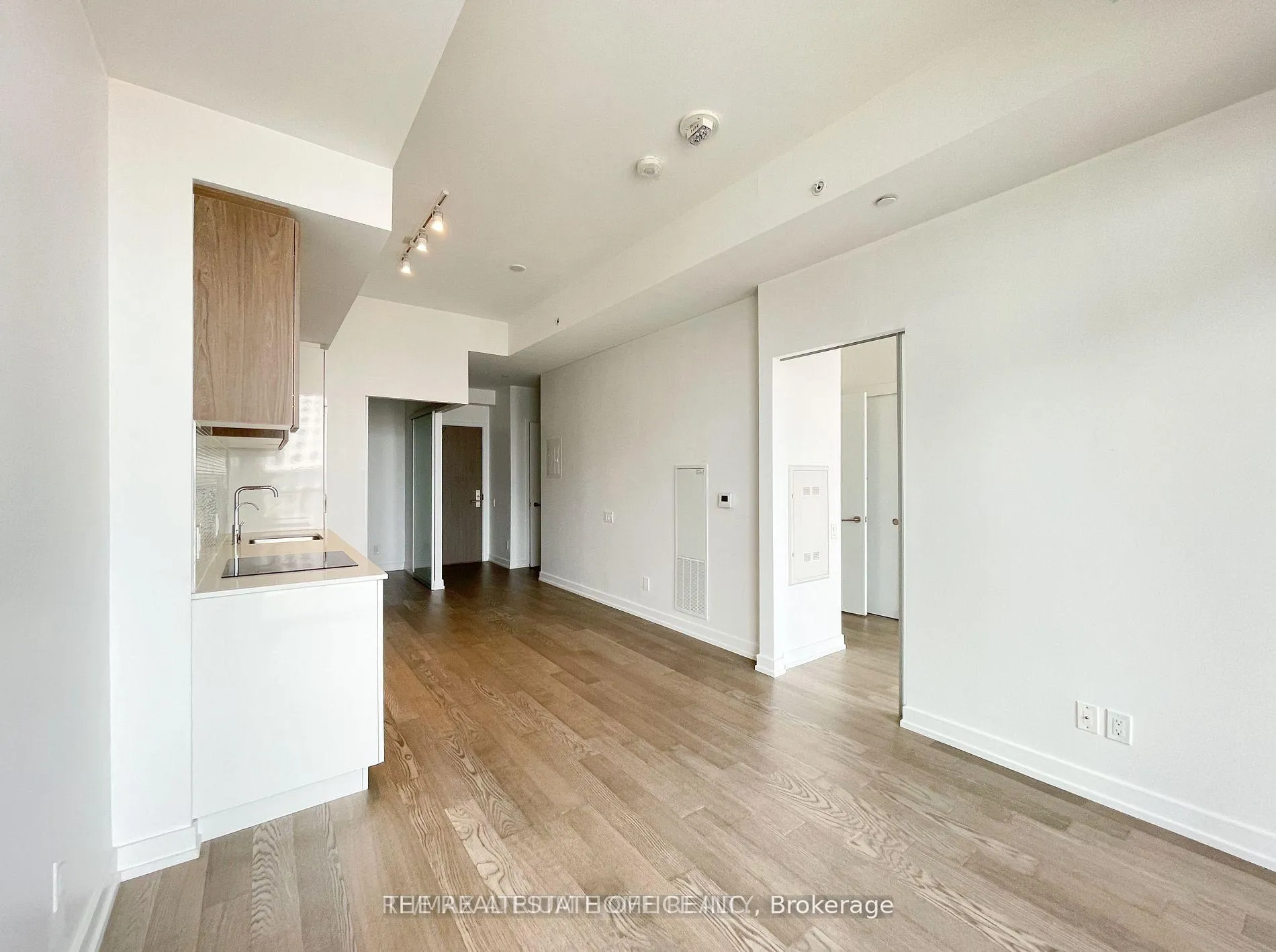 Photo 4 of Unit 2113, 161 Roehampton Avenue W, Toronto, Mount Pleasant West — HOMEH