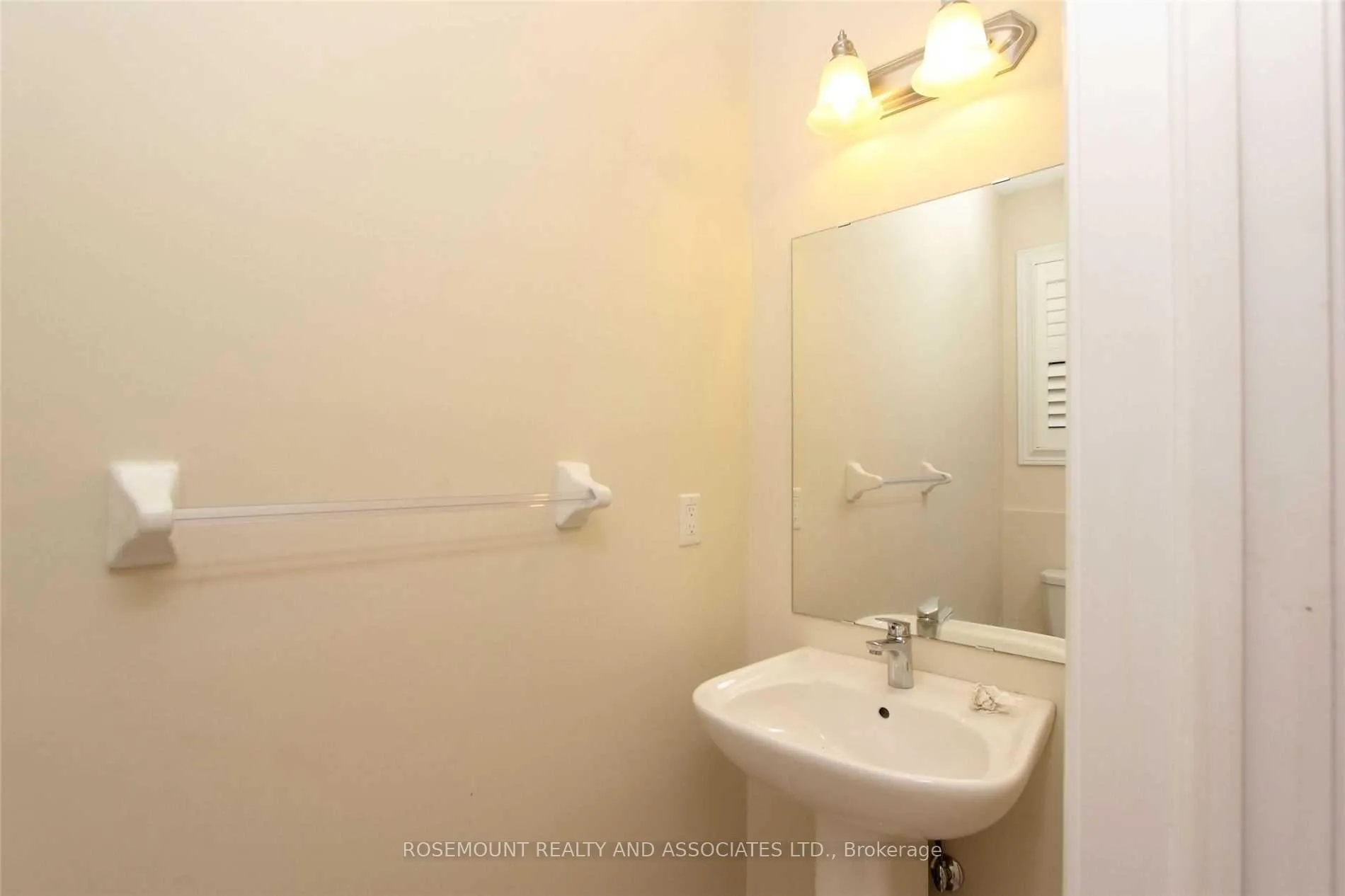 Photo 8 of 42 Barchard Street, Clarington, Newcastle — HOMEH