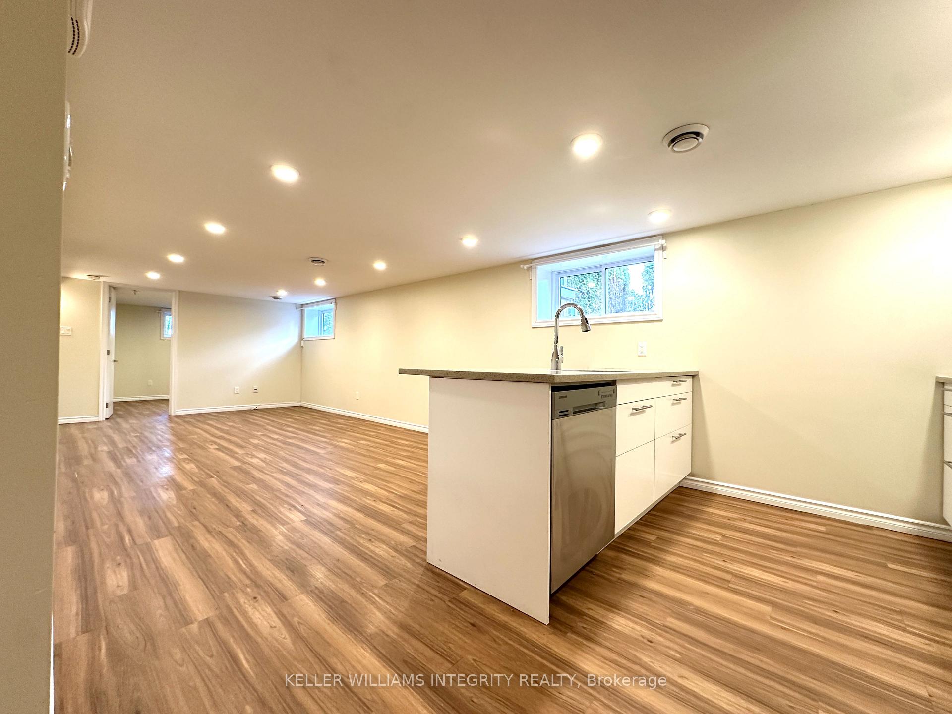 Photo 5 of Unit B, 31 Vanson Avenue, Ottawa, City View/Skyline/Fisher Heights/Parkwood Hills — HOMEH