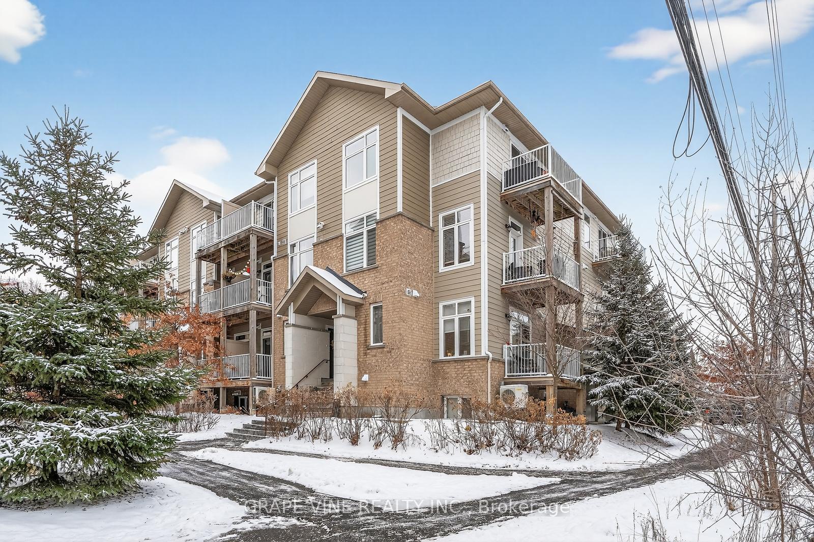 Photo 1 of Unit D, 310 Everest Private, Ottawa, Elmvale Acres — HOMEH