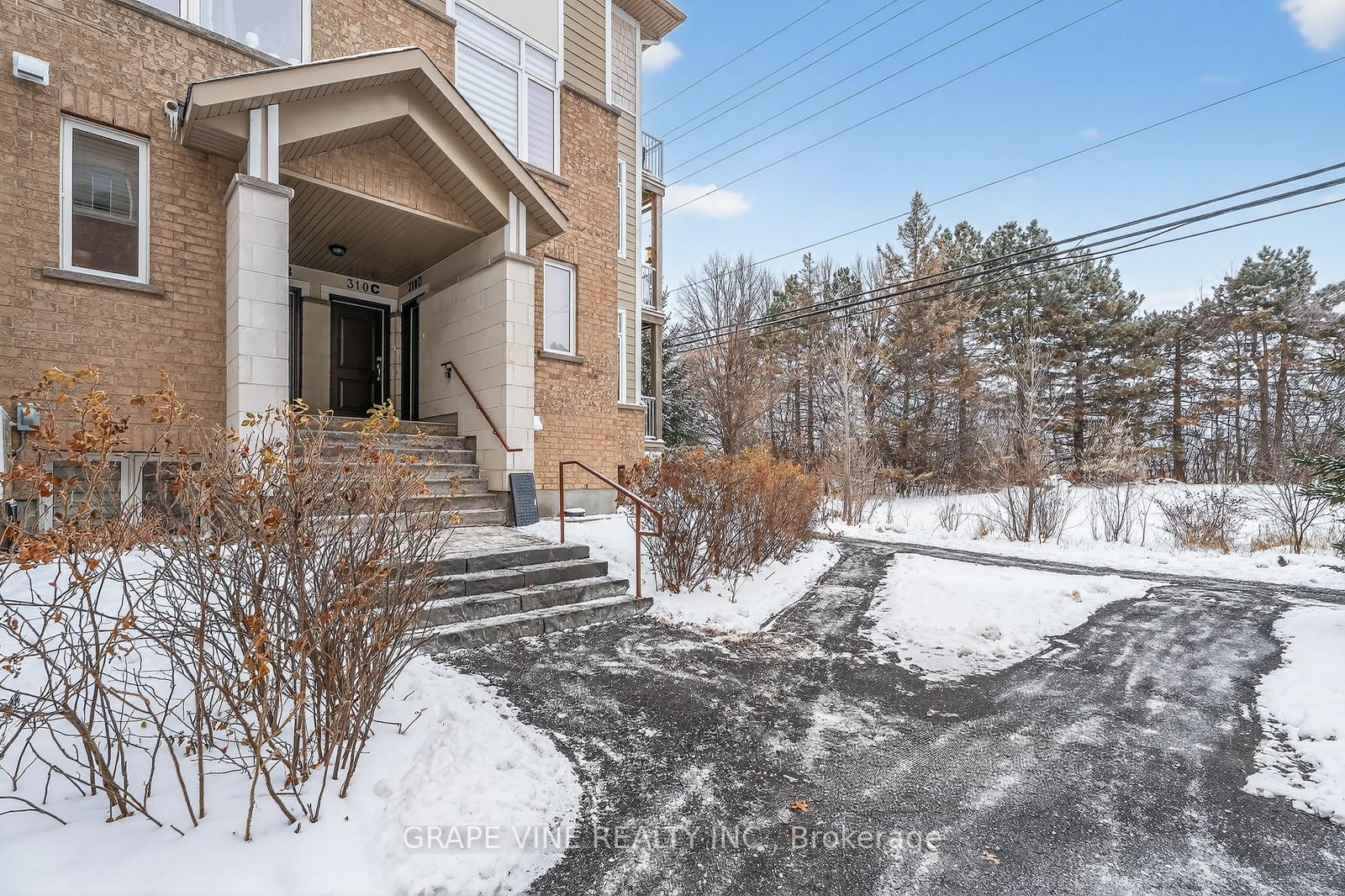 Photo 2 of Unit D, 310 Everest Private, Ottawa, Elmvale Acres — HOMEH