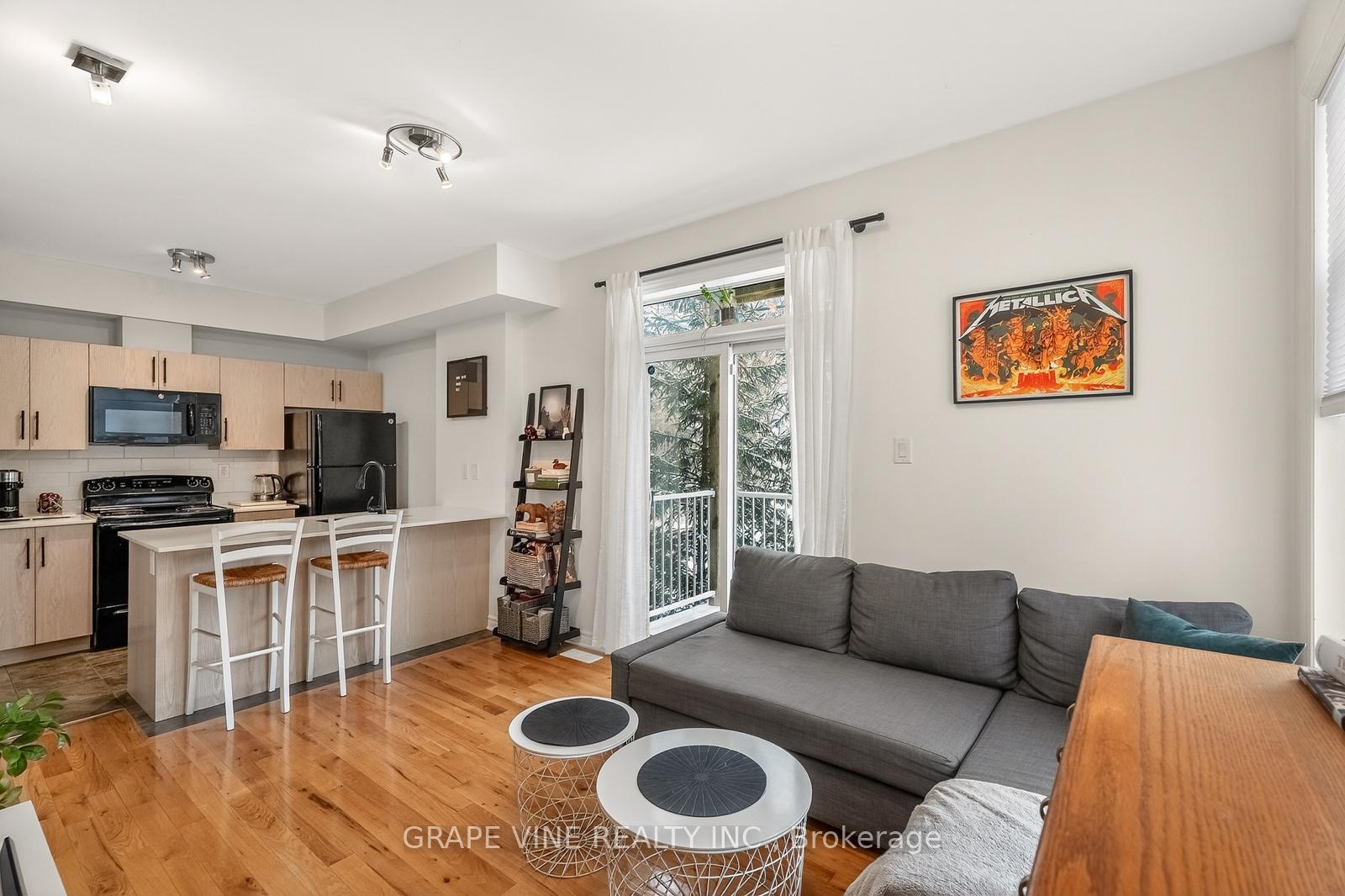 Photo 6 of Unit D, 310 Everest Private, Ottawa, Elmvale Acres — HOMEH