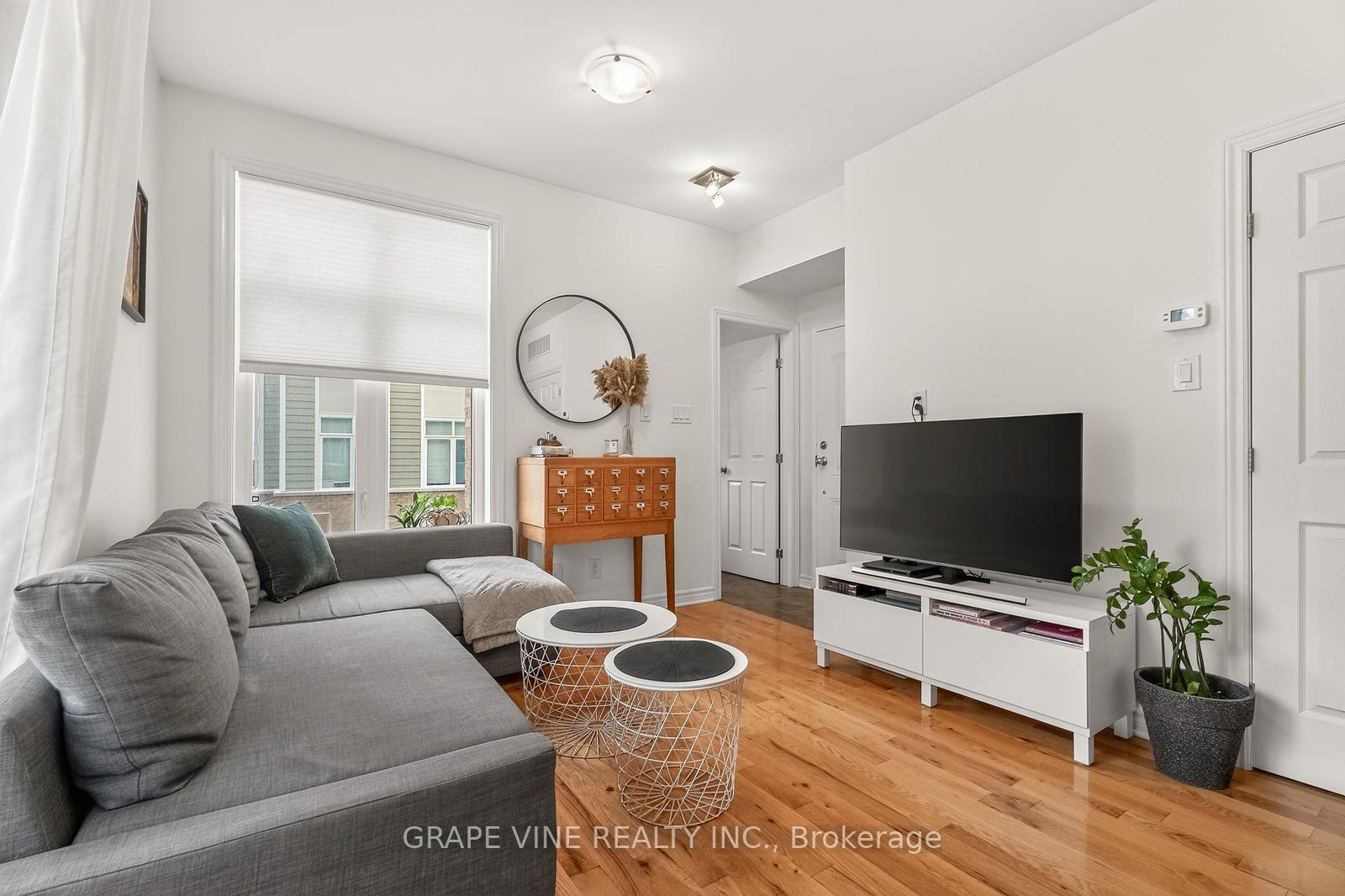 Photo 9 of Unit D, 310 Everest Private, Ottawa, Elmvale Acres — HOMEH