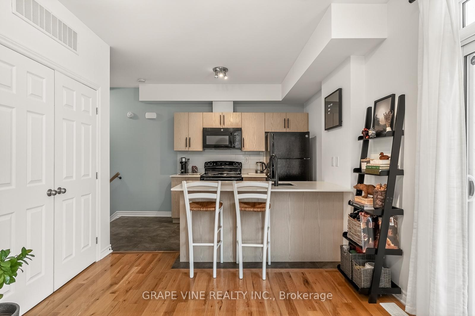 Photo 11 of Unit D, 310 Everest Private, Ottawa, Elmvale Acres — HOMEH