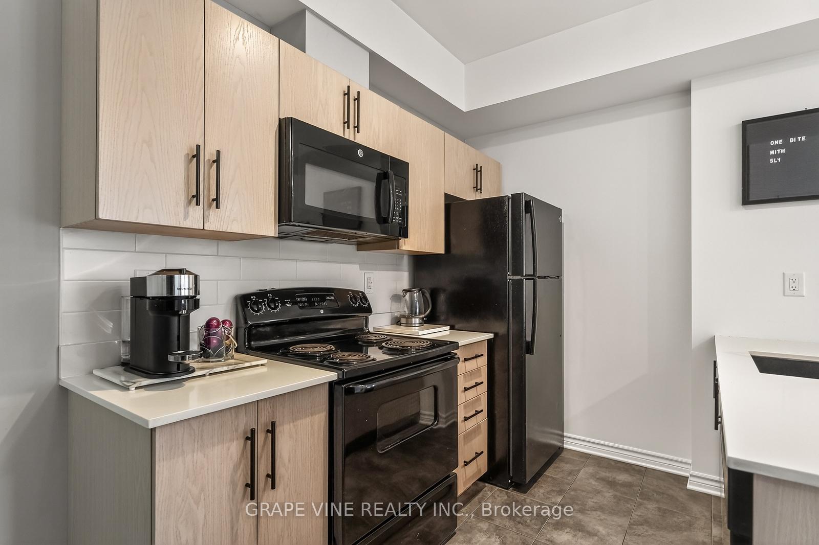 Photo 14 of Unit D, 310 Everest Private, Ottawa, Elmvale Acres — HOMEH