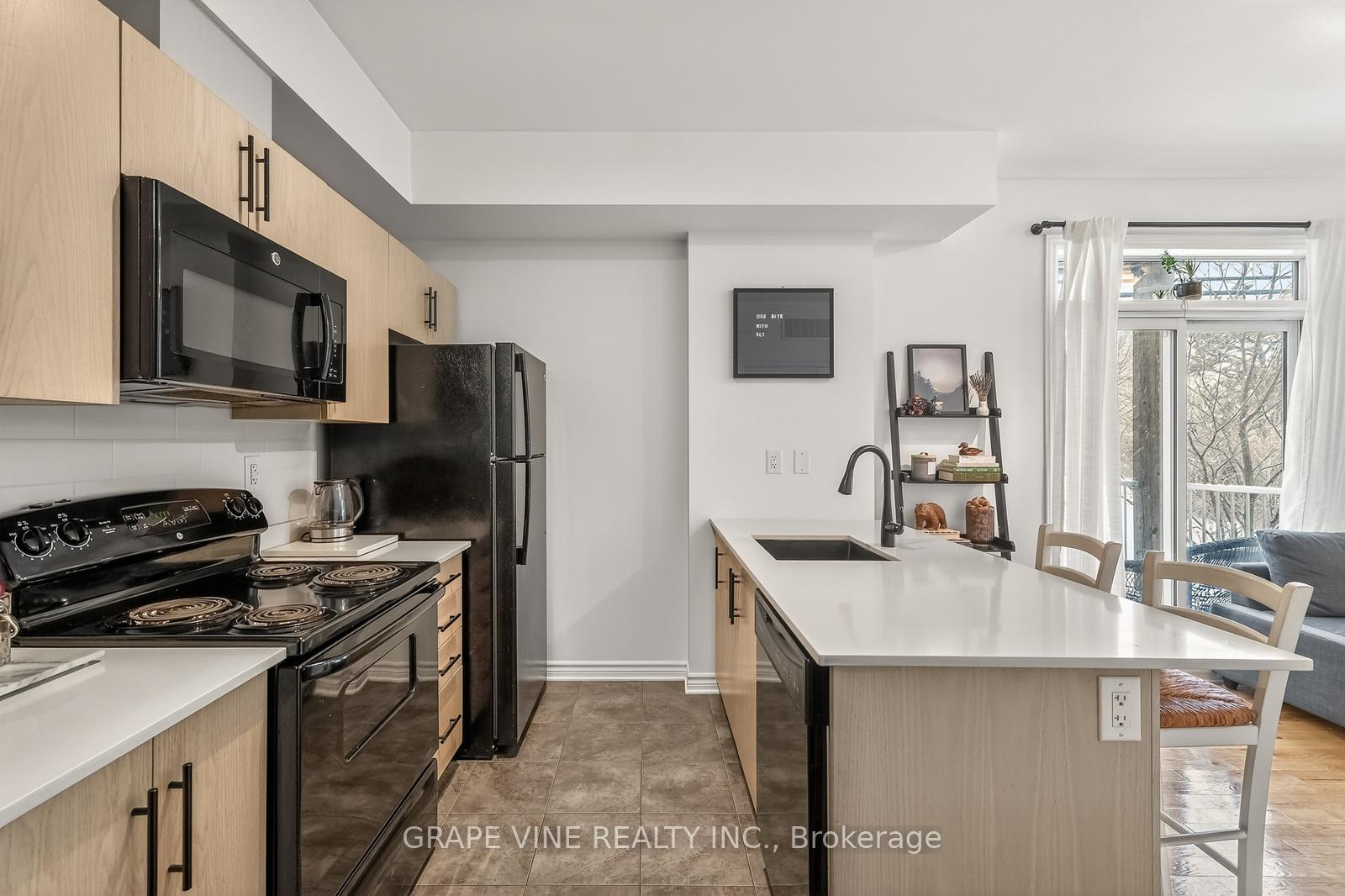 Photo 15 of Unit D, 310 Everest Private, Ottawa, Elmvale Acres — HOMEH