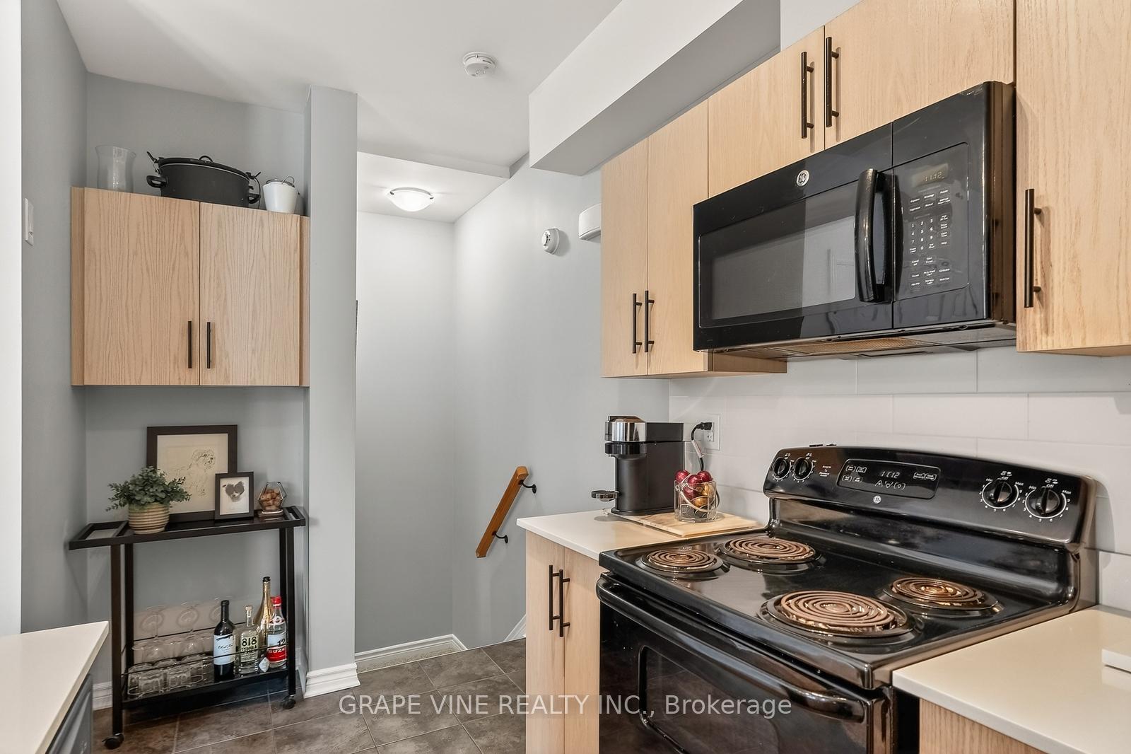 Photo 18 of Unit D, 310 Everest Private, Ottawa, Elmvale Acres — HOMEH