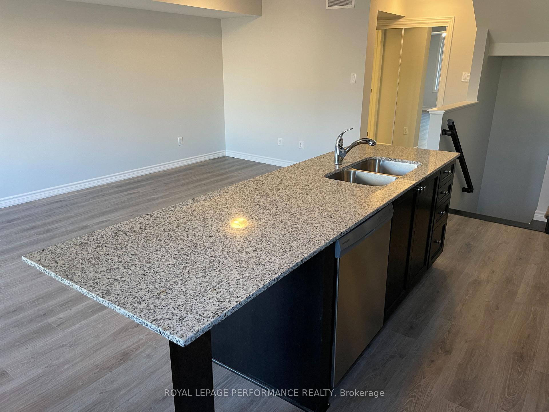 Photo 5 of Unit 18, 704 Kizis Private, Ottawa, CFB Rockcliffe and Area — HOMEH