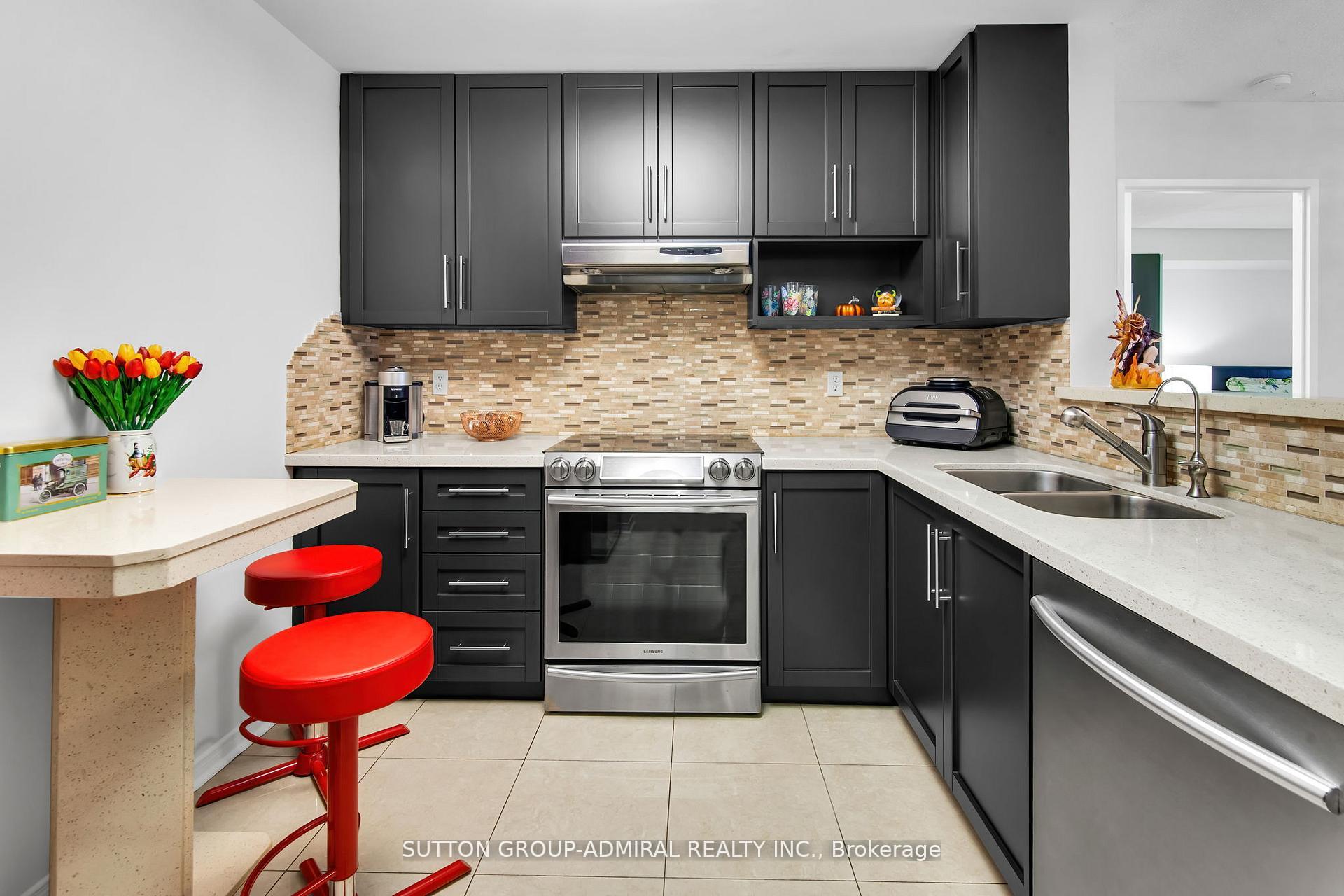 Photo 6 of Unit 317, 11 Townsgate Drive, Vaughan, Crestwood-Springfarm-Yorkhill — HOMEH