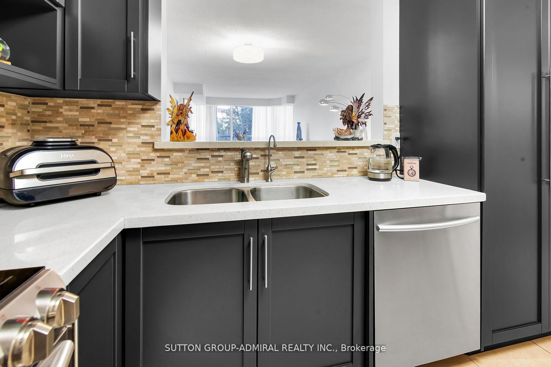 Photo 8 of Unit 317, 11 Townsgate Drive, Vaughan, Crestwood-Springfarm-Yorkhill — HOMEH