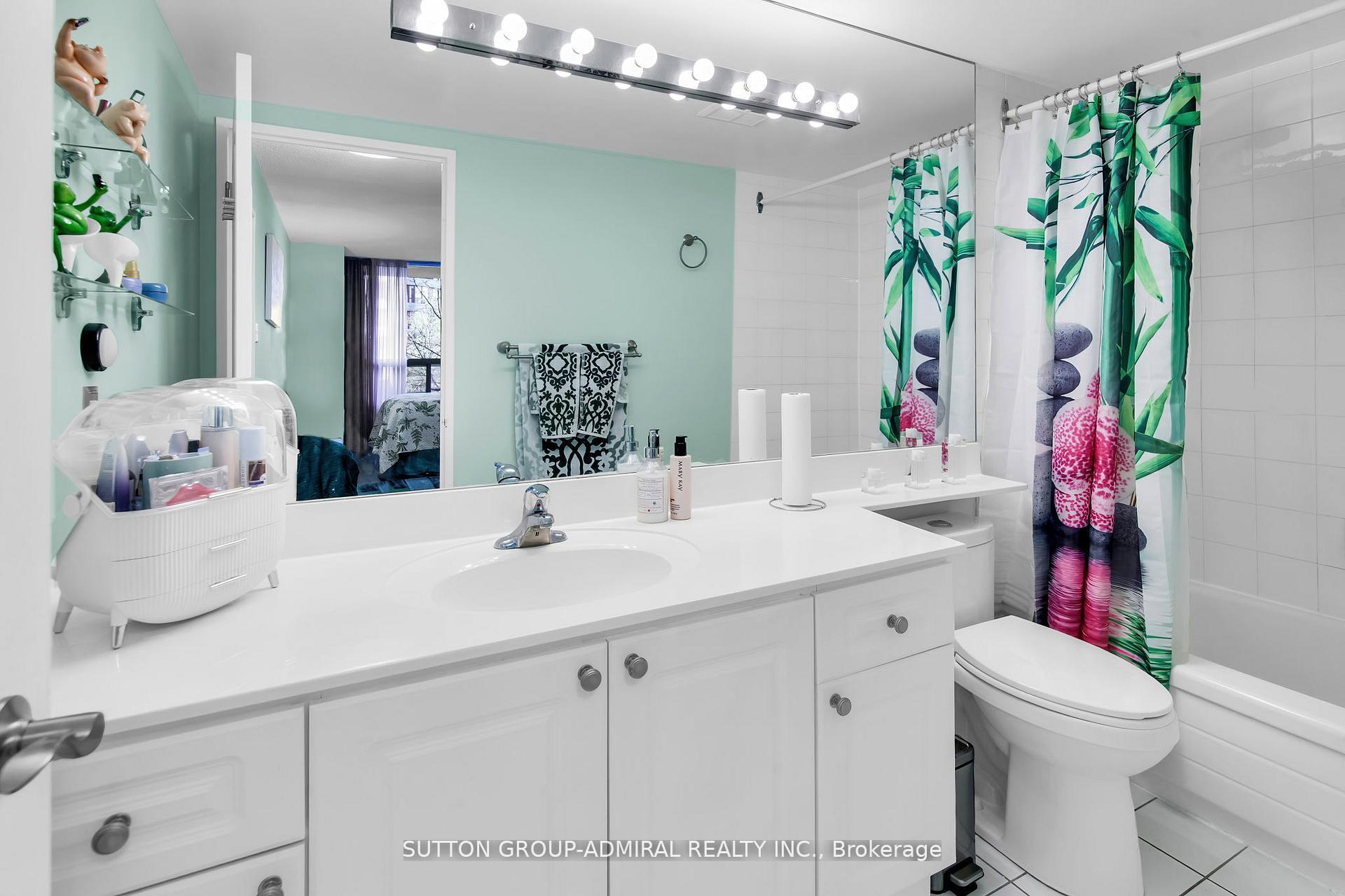 Photo 15 of Unit 317, 11 Townsgate Drive, Vaughan, Crestwood-Springfarm-Yorkhill — HOMEH