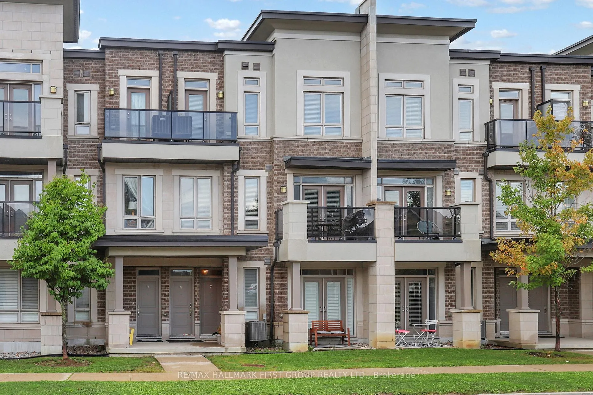 Front of Unit 7, 125 Kayla Crescent
