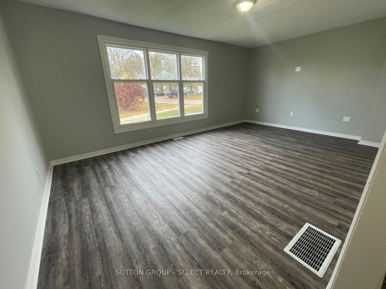 Photo 3 of 14 St Charles Street, Huron East, Vanastra — HOMEH