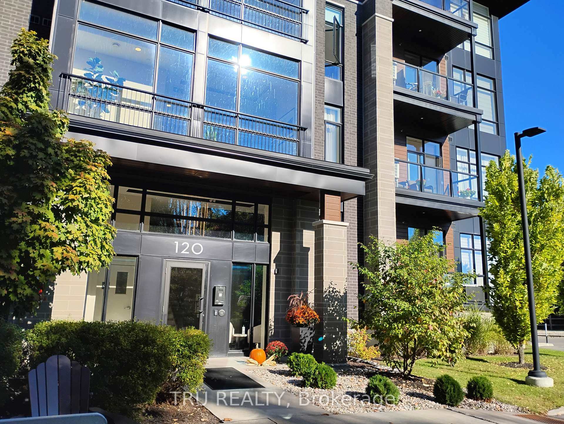 Photo 5 of Unit 201, 120 Cortile Private, Ottawa, Riverside South/Gloucester Glen — HOMEH