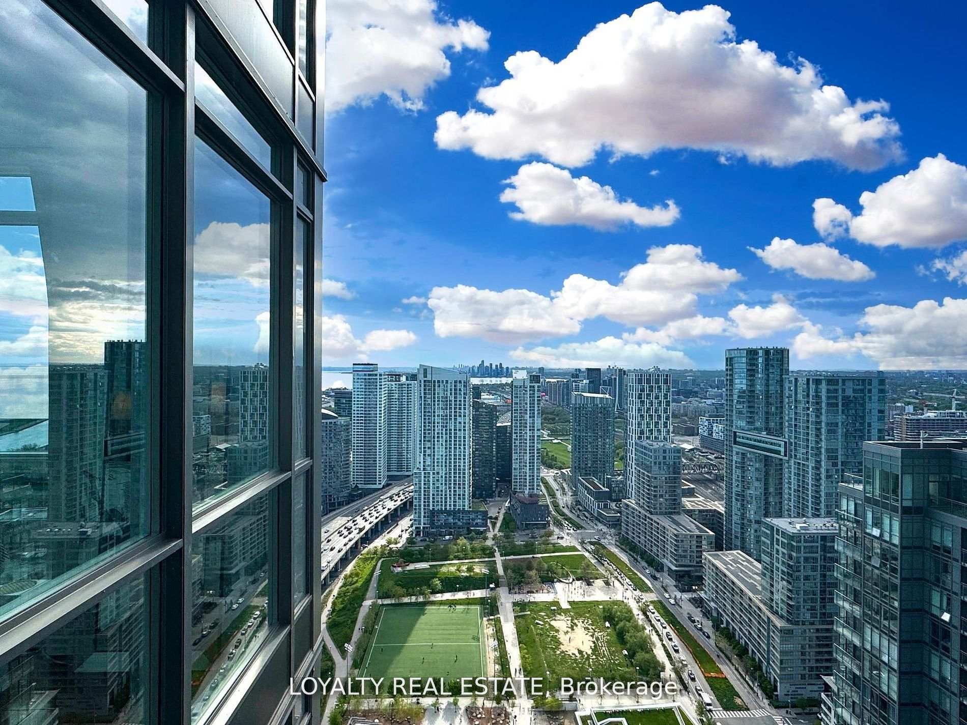 Photo 4 of Unit 5203, 11 Brunel Court, Toronto, Waterfront Communities — HOMEH