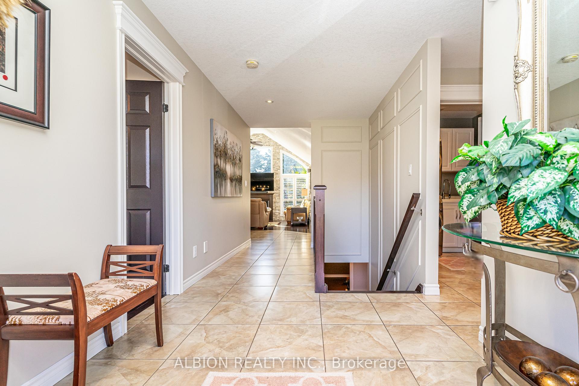 Photo 6 of Unit Unit #1, 8 Reddington Drive, Caledon, Rural Caledon — HOMEH