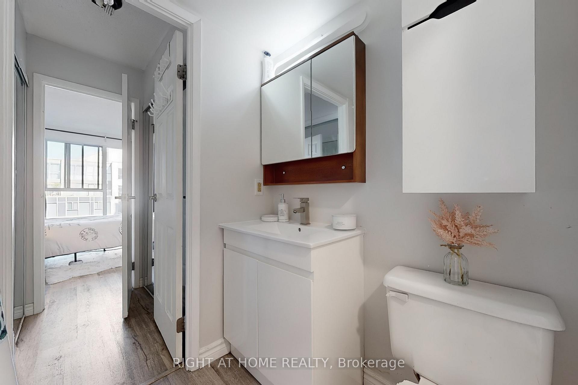Photo 14 of Unit 705, 222 The Esplanade Avenue, Toronto, Waterfront Communities — HOMEH