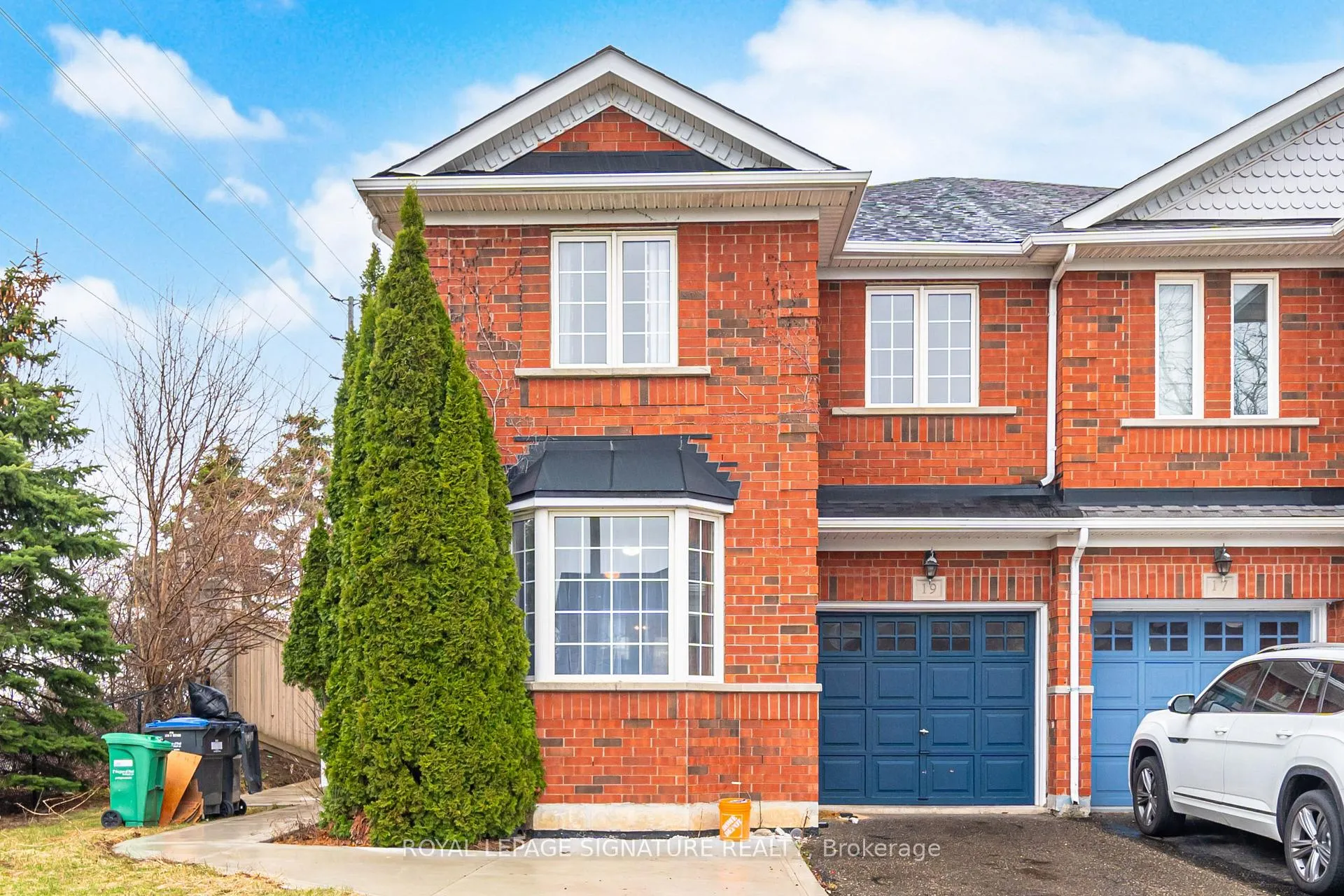 Photo 1 of 19 Silverbell Court, Brampton, Fletcher's Meadow — HOMEH