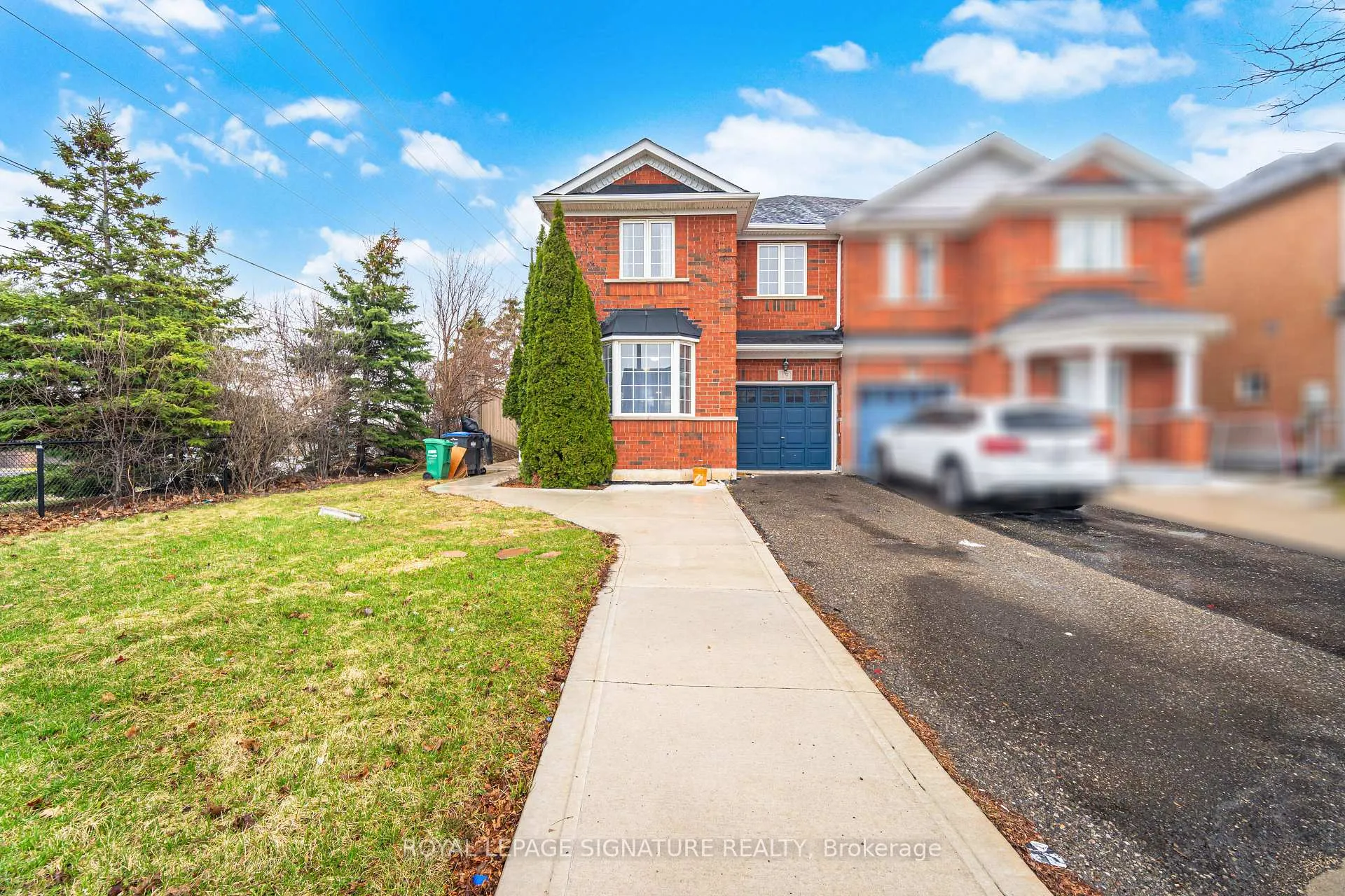 Photo 2 of 19 Silverbell Court, Brampton, Fletcher's Meadow — HOMEH