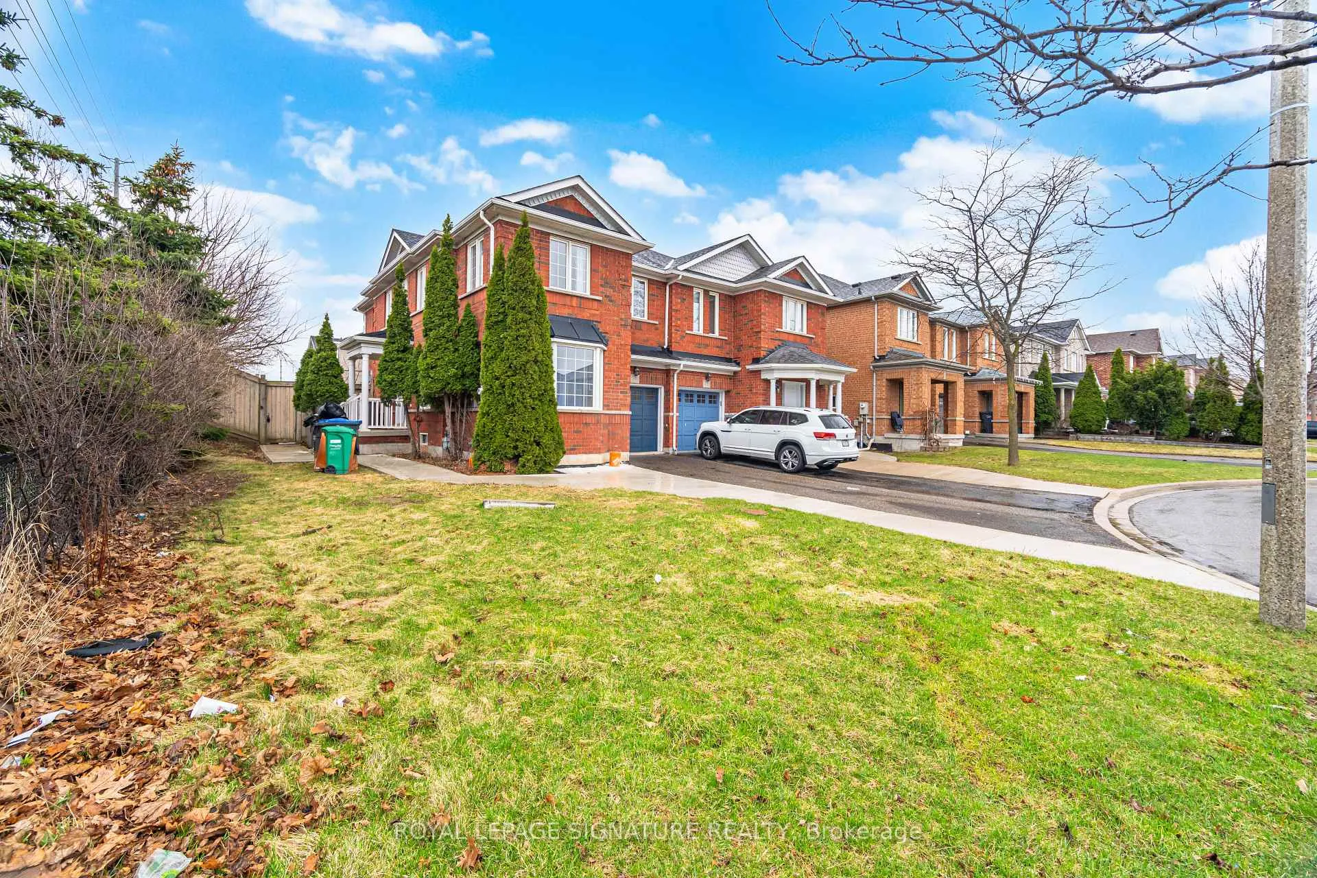Photo 4 of 19 Silverbell Court, Brampton, Fletcher's Meadow — HOMEH