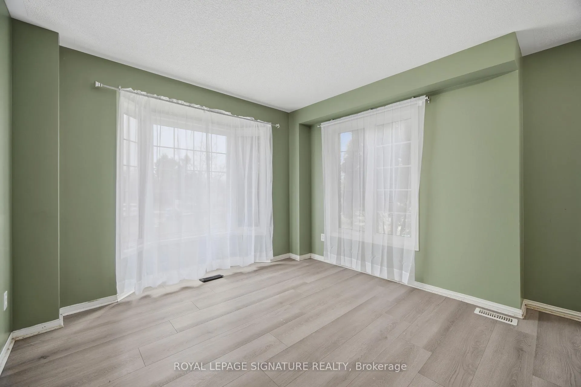 Photo 10 of 19 Silverbell Court, Brampton, Fletcher's Meadow — HOMEH