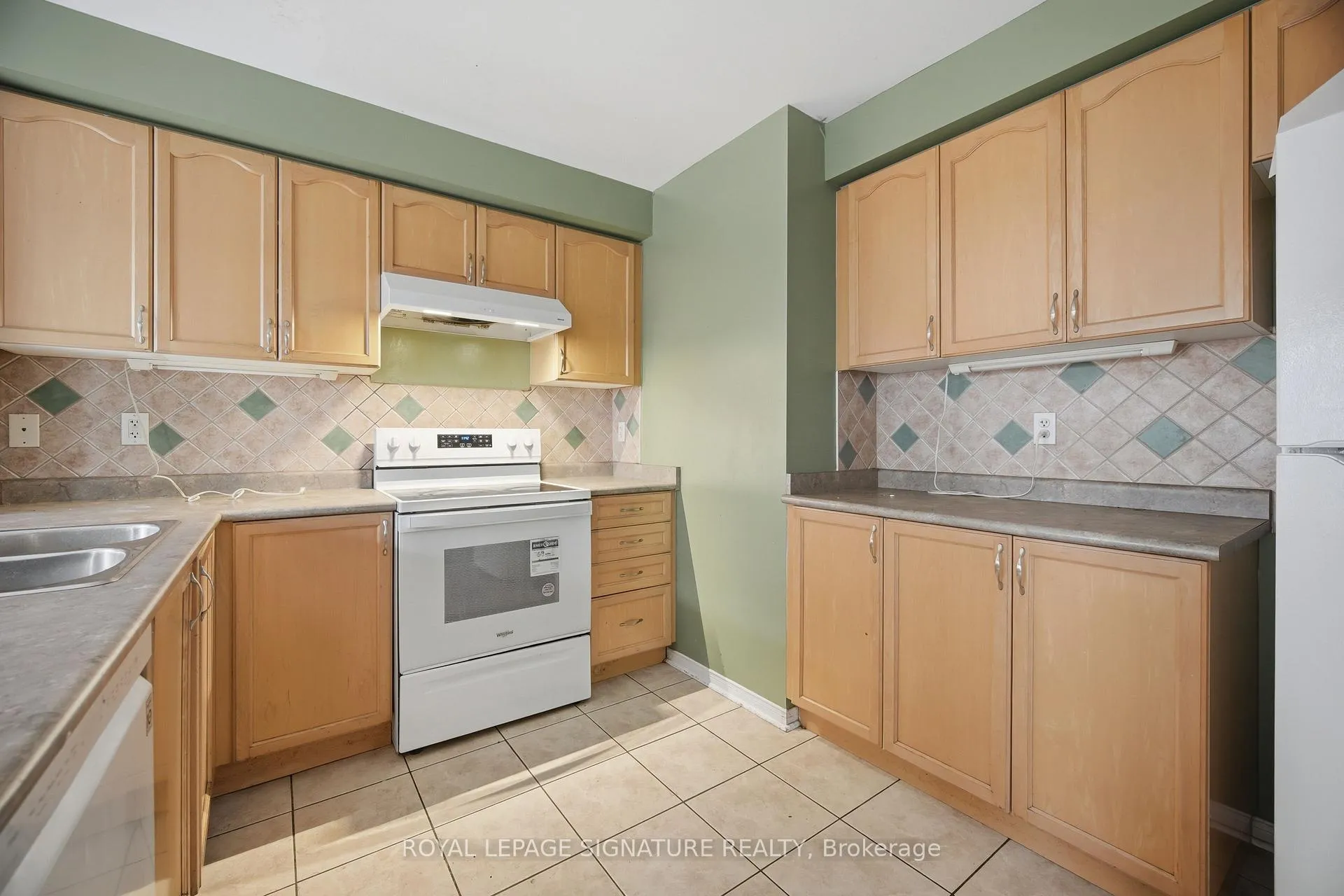 Photo 13 of 19 Silverbell Court, Brampton, Fletcher's Meadow — HOMEH