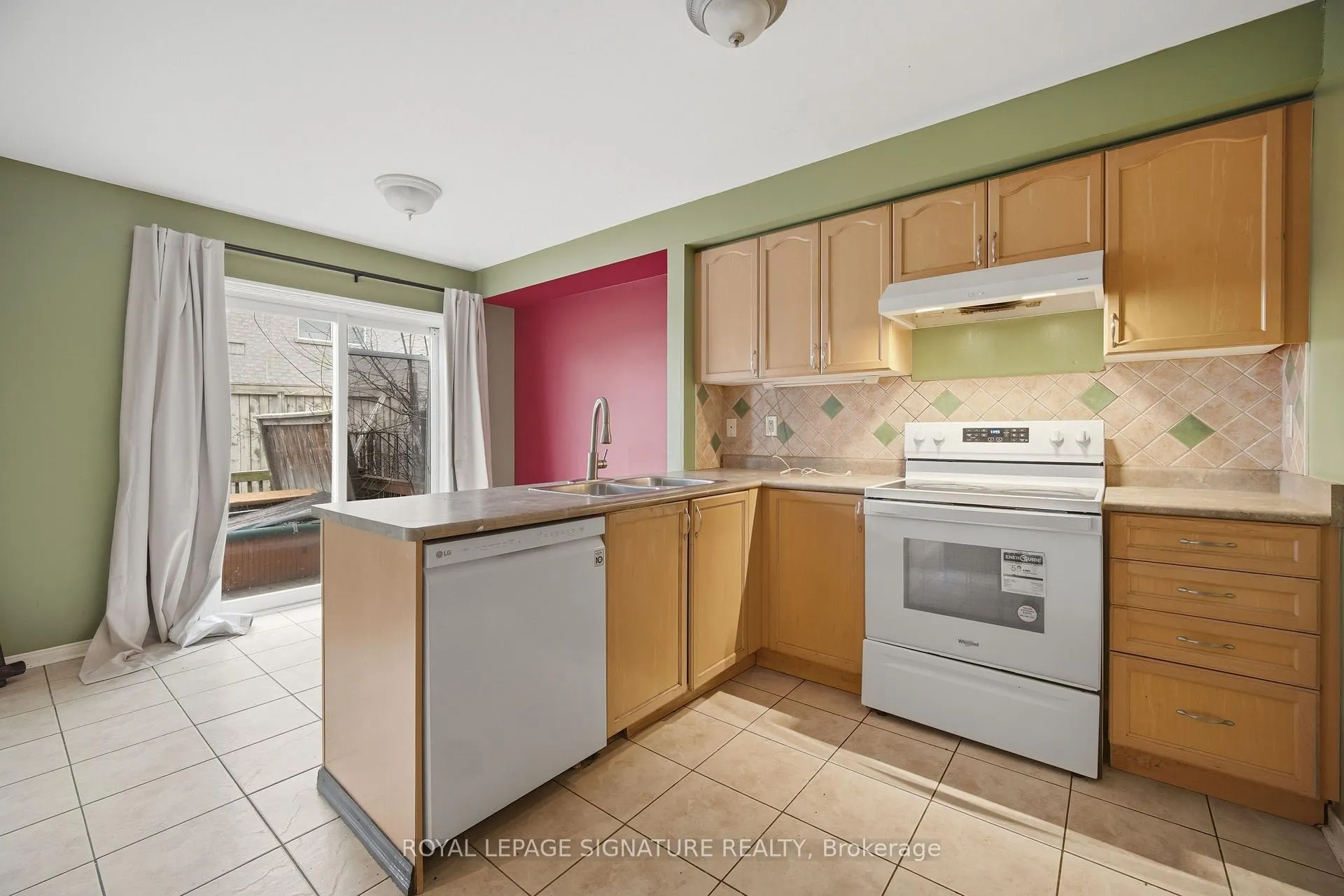 Photo 14 of 19 Silverbell Court, Brampton, Fletcher's Meadow — HOMEH