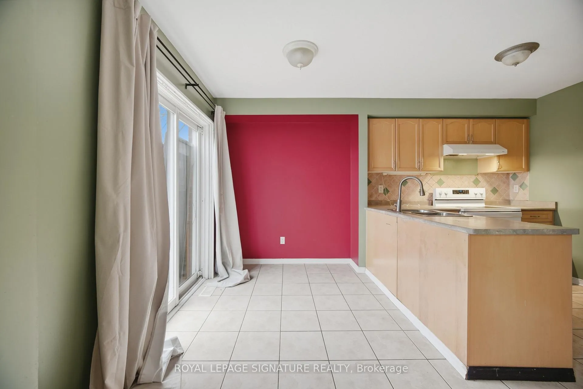 Photo 17 of 19 Silverbell Court, Brampton, Fletcher's Meadow — HOMEH