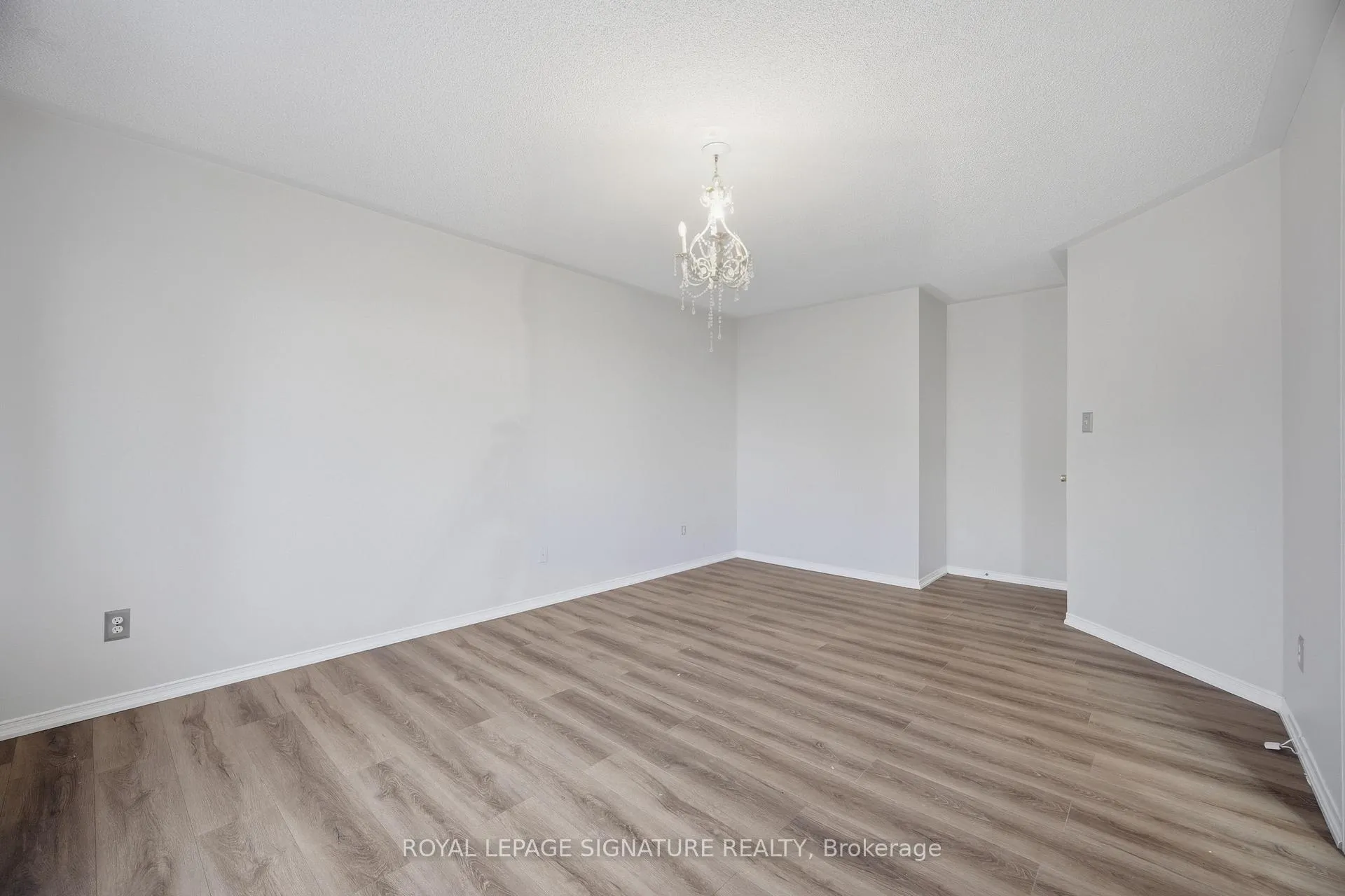 Photo 30 of 19 Silverbell Court, Brampton, Fletcher's Meadow — HOMEH