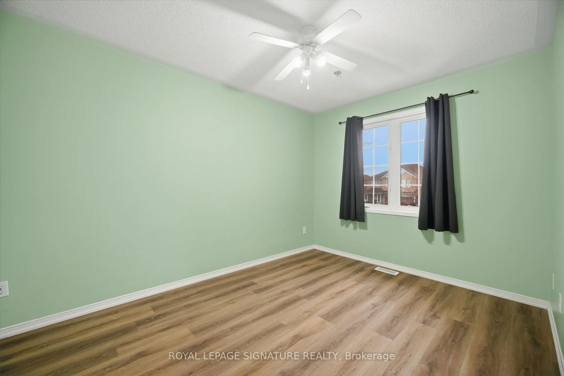 Photo 36 of 19 Silverbell Court, Brampton, Fletcher's Meadow — HOMEH