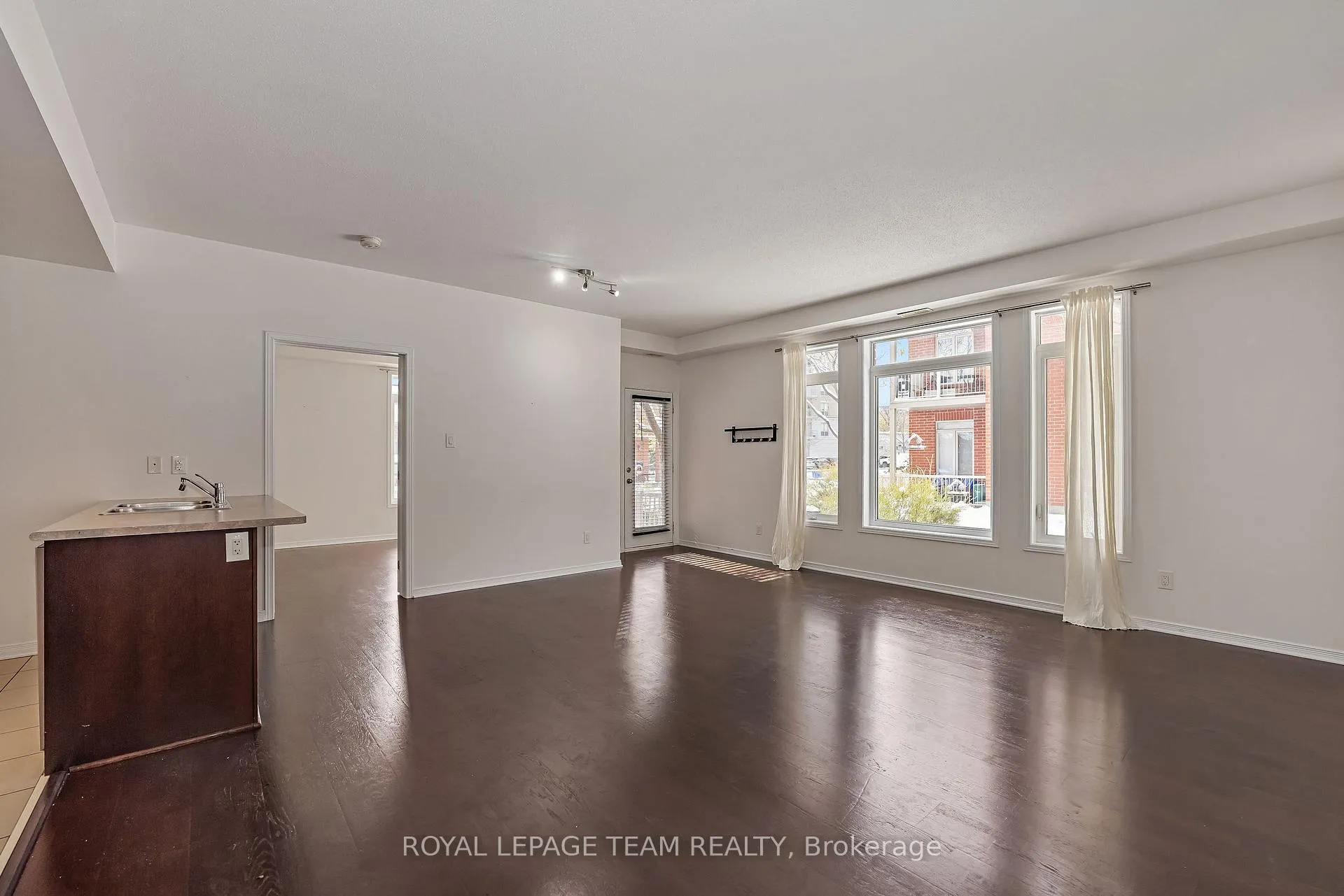 Photo 6 of Unit B, 250 Meilleur Private, Ottawa, Vanier — HOMEH