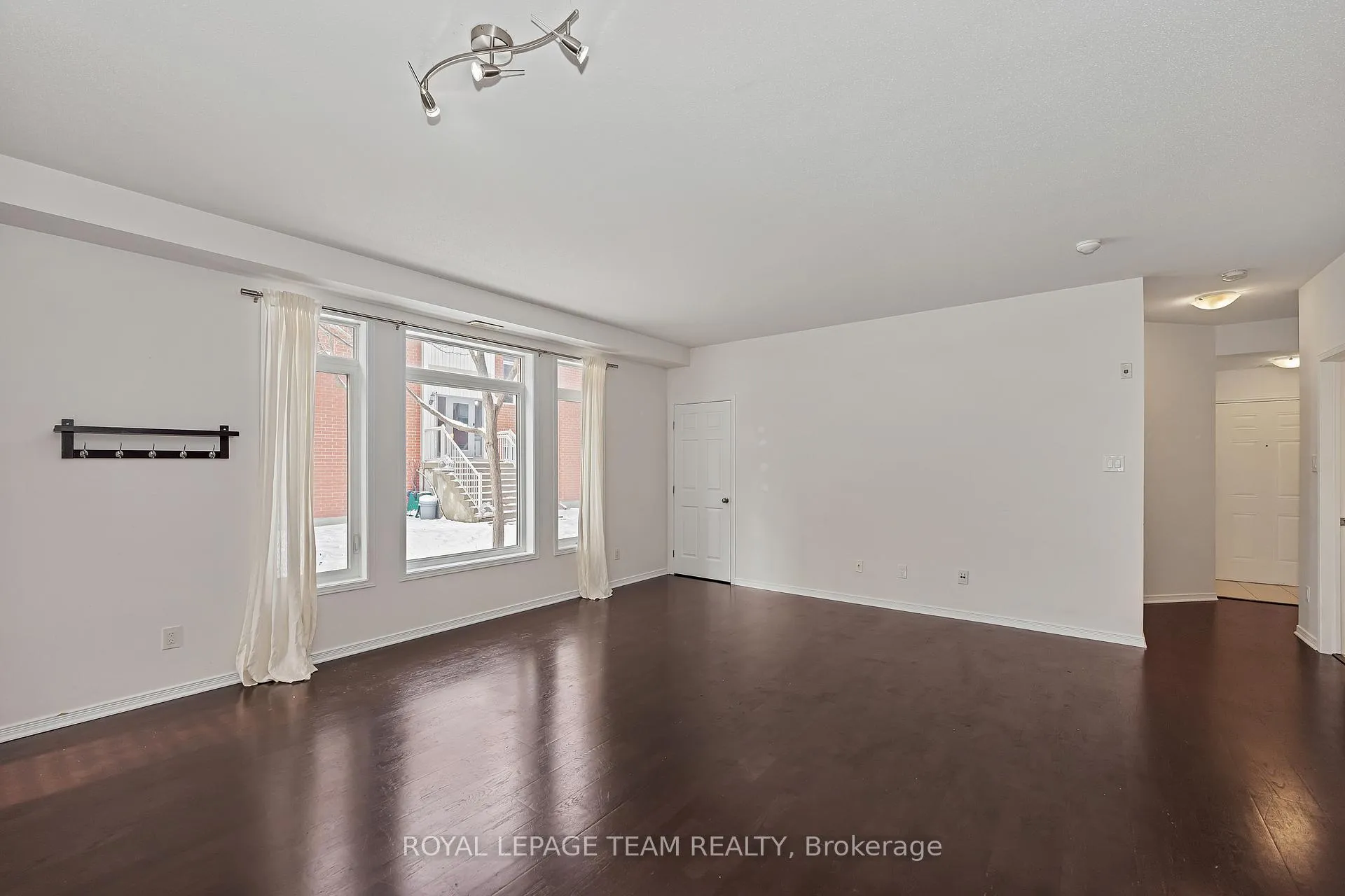 Photo 8 of Unit B, 250 Meilleur Private, Ottawa, Vanier — HOMEH