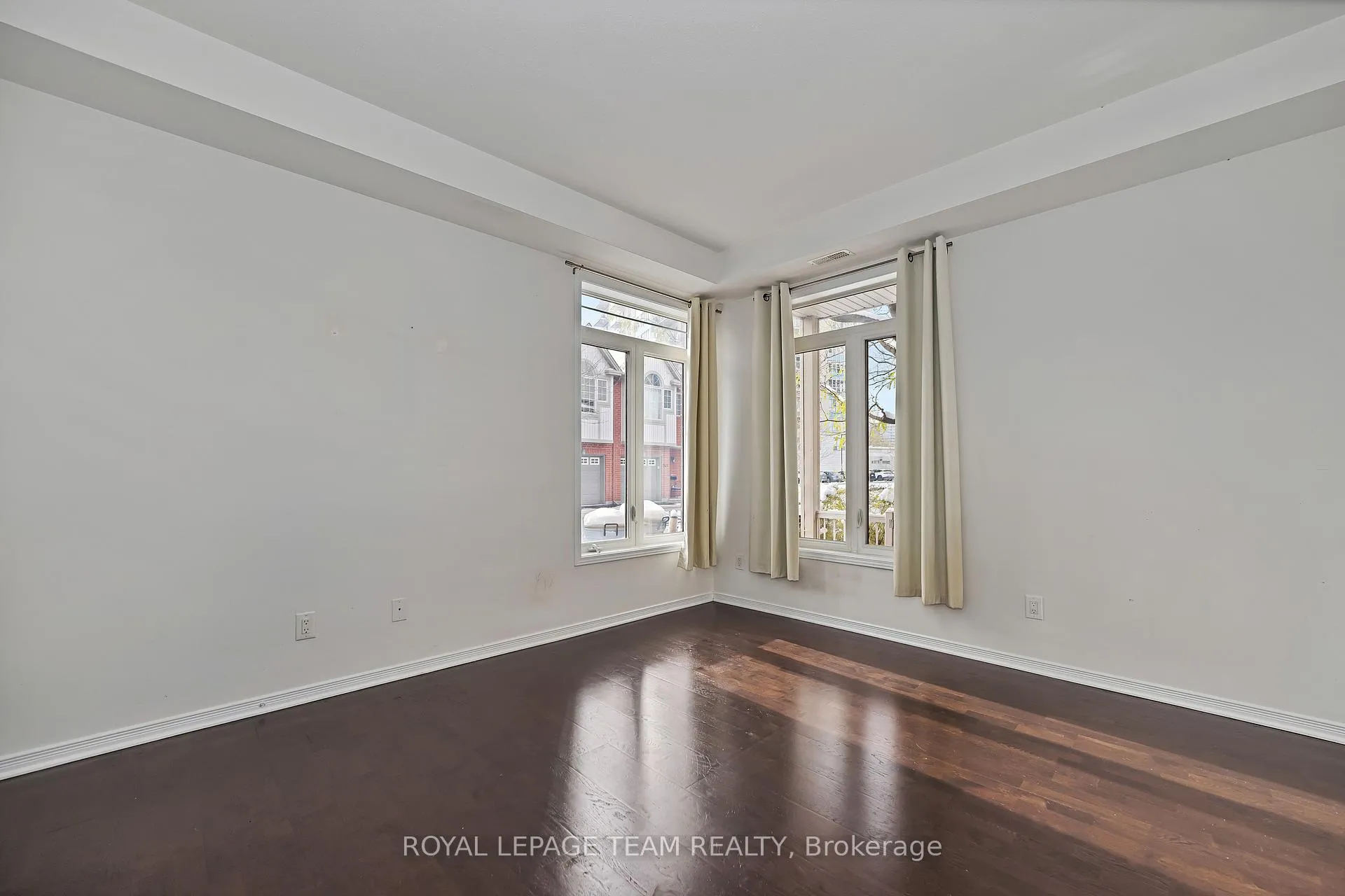 Photo 15 of Unit B, 250 Meilleur Private, Ottawa, Vanier — HOMEH
