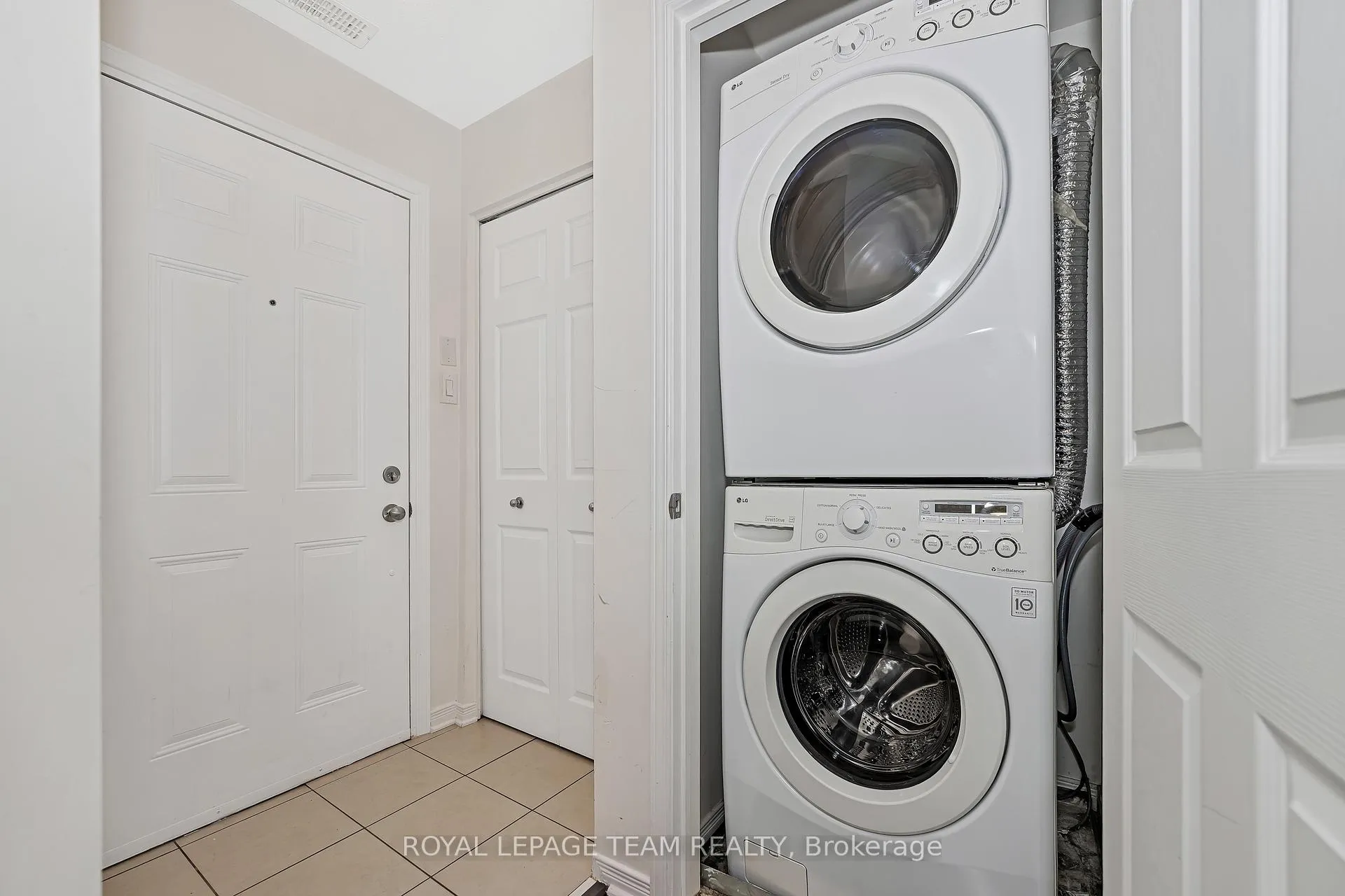 Photo 23 of Unit B, 250 Meilleur Private, Ottawa, Vanier — HOMEH