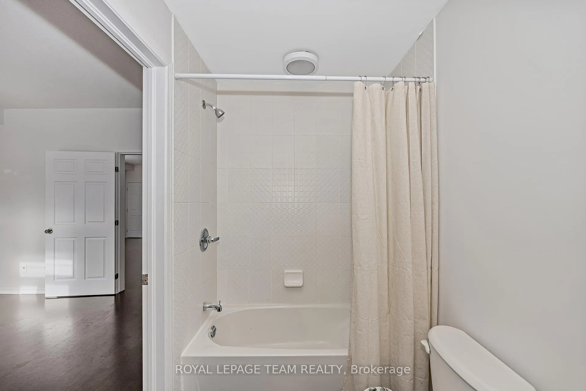 Photo 25 of Unit B, 250 Meilleur Private, Ottawa, Vanier — HOMEH