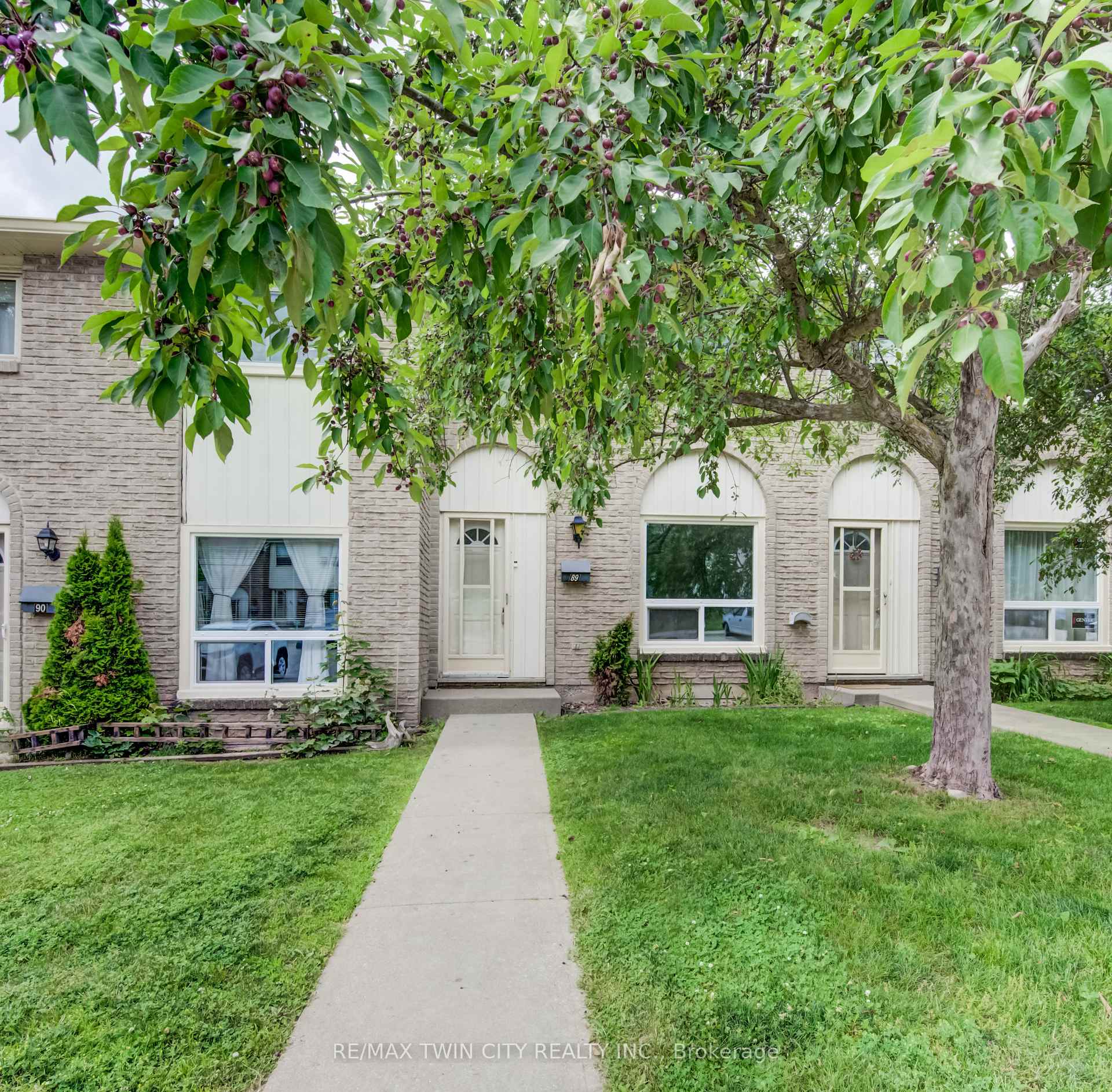 Photo 2 of Unit 89, 165 Green Valley Drive, Kitchener — HOMEH