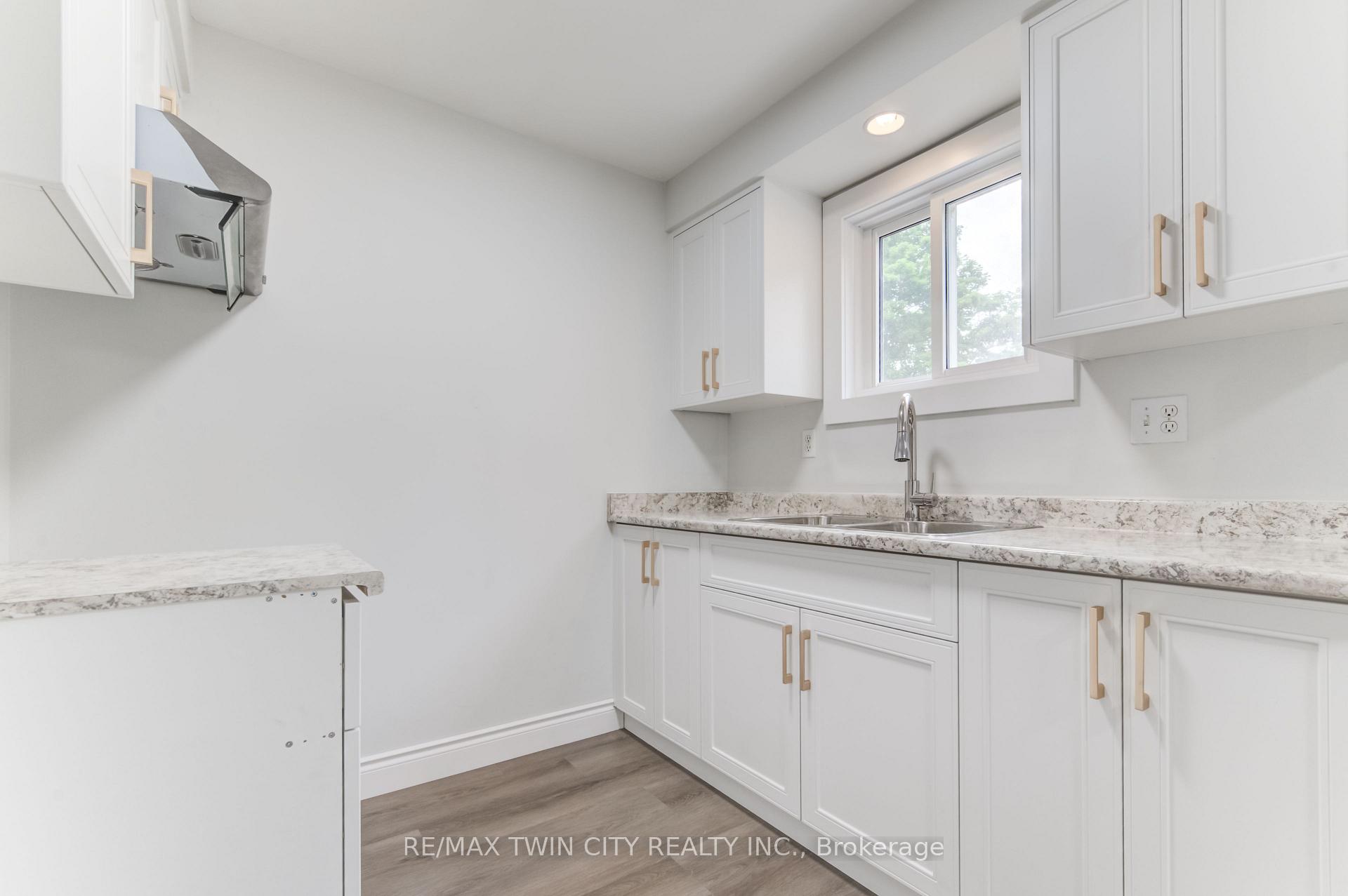 Photo 5 of Unit 89, 165 Green Valley Drive, Kitchener — HOMEH