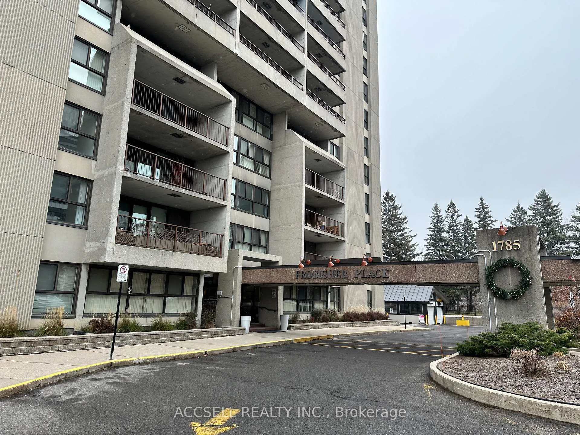 Front of Unit 608, 1785 Frobisher Lane N