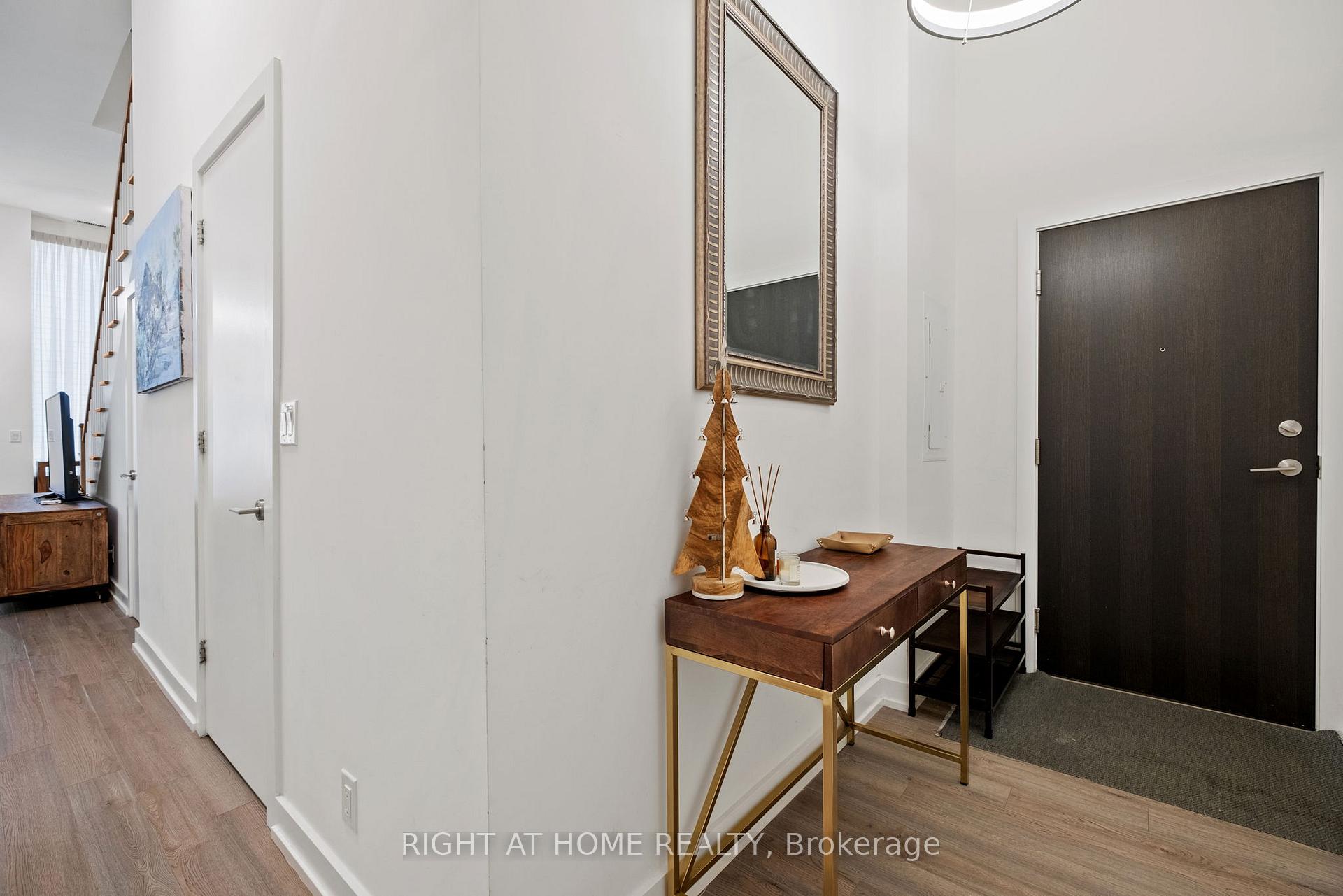 Front of Unit Th6, 6 Parkwood Avenue