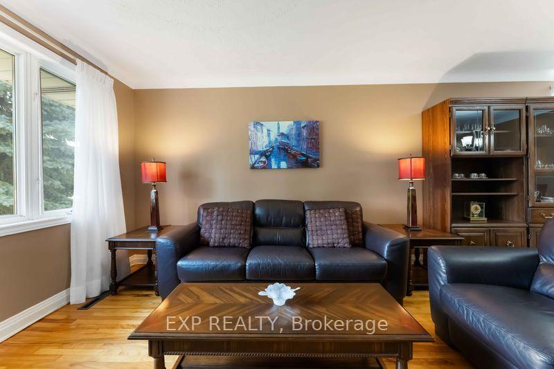 Photo 3 of 6 Lyall Street, Ottawa, City View/Skyline/Fisher Heights/Parkwood Hills — HOMEH