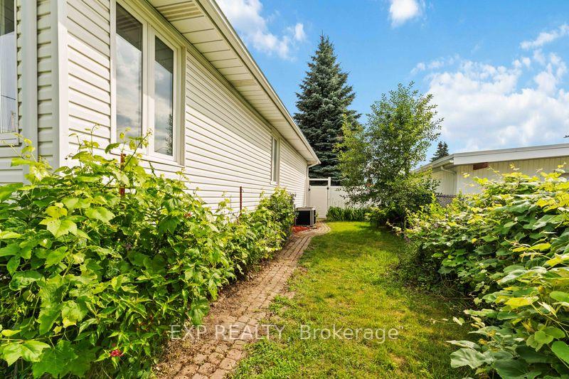 Photo 33 of 6 Lyall Street, Ottawa, City View/Skyline/Fisher Heights/Parkwood Hills — HOMEH