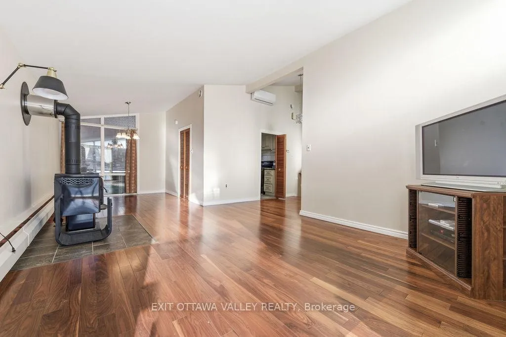 Photo 5 of 3 Newton Crescent, Deep River — HOMEH