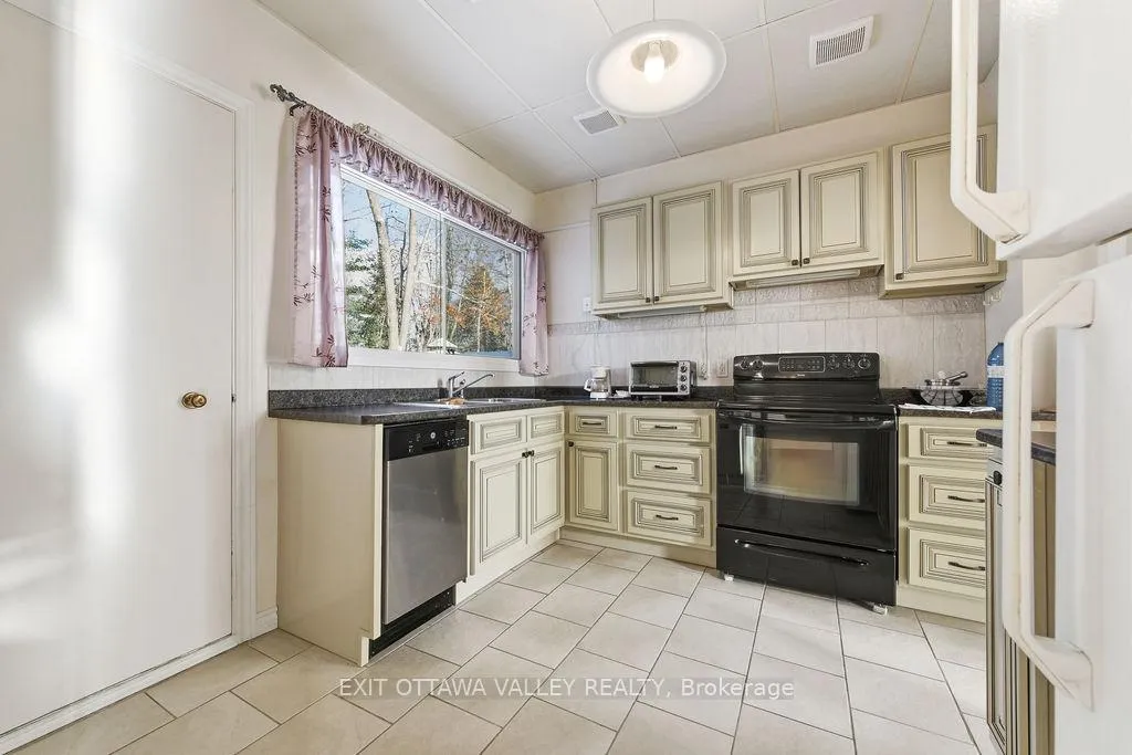 Photo 9 of 3 Newton Crescent, Deep River — HOMEH