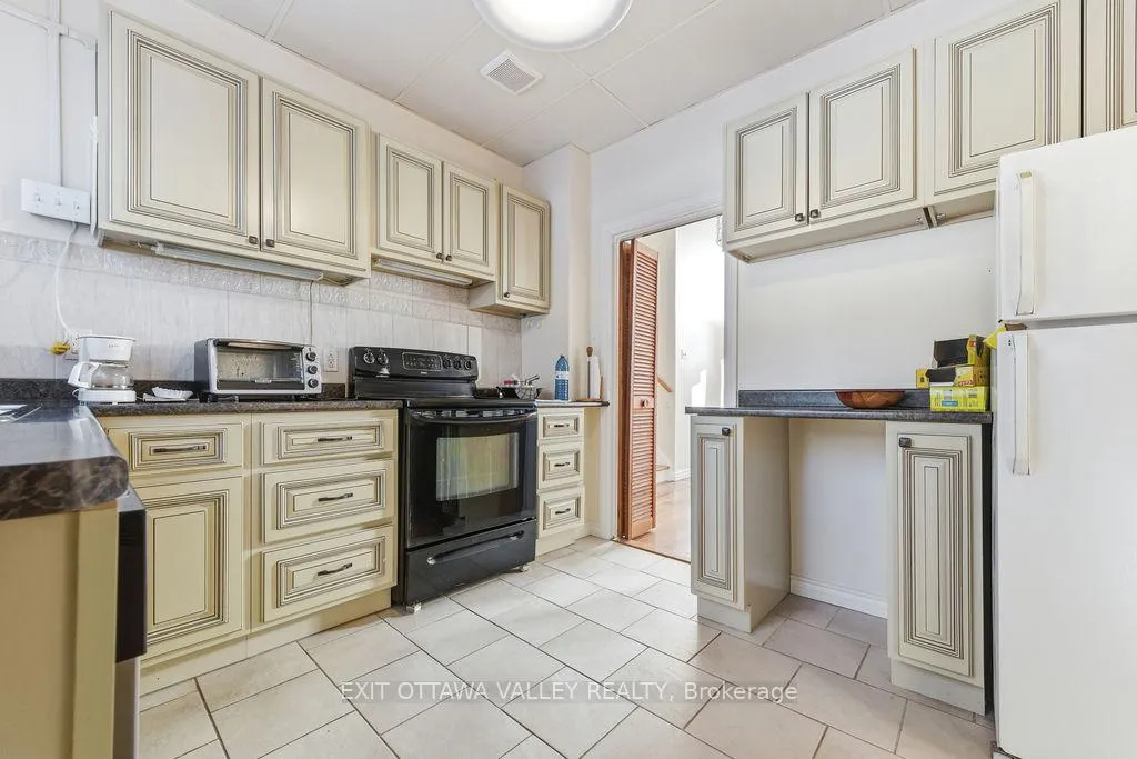 Photo 10 of 3 Newton Crescent, Deep River — HOMEH