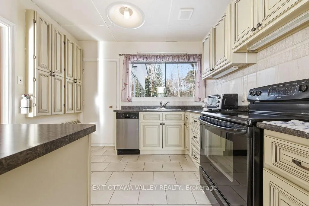 Photo 13 of 3 Newton Crescent, Deep River — HOMEH