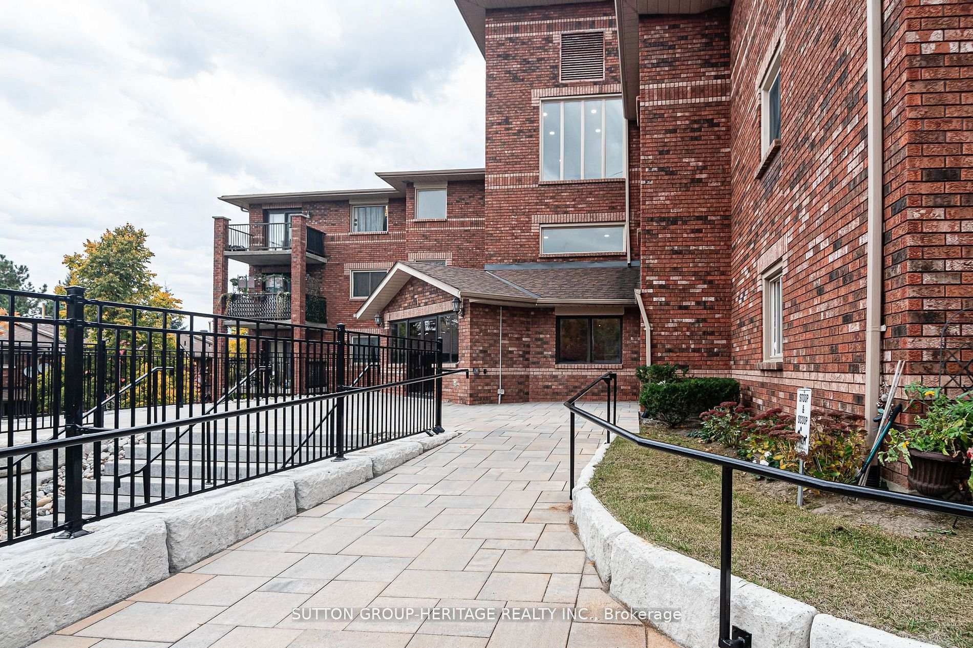 Photo 1 of Unit 307, 1 Quail Crescent, Barrie, Ardagh — HOMEH