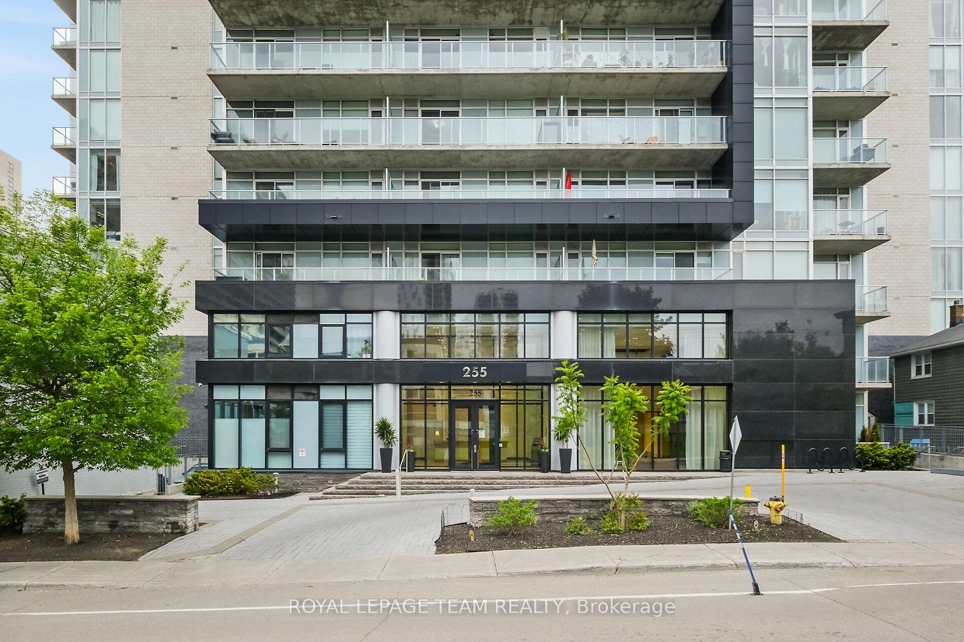 Front of Unit 909, 255 Bay Street